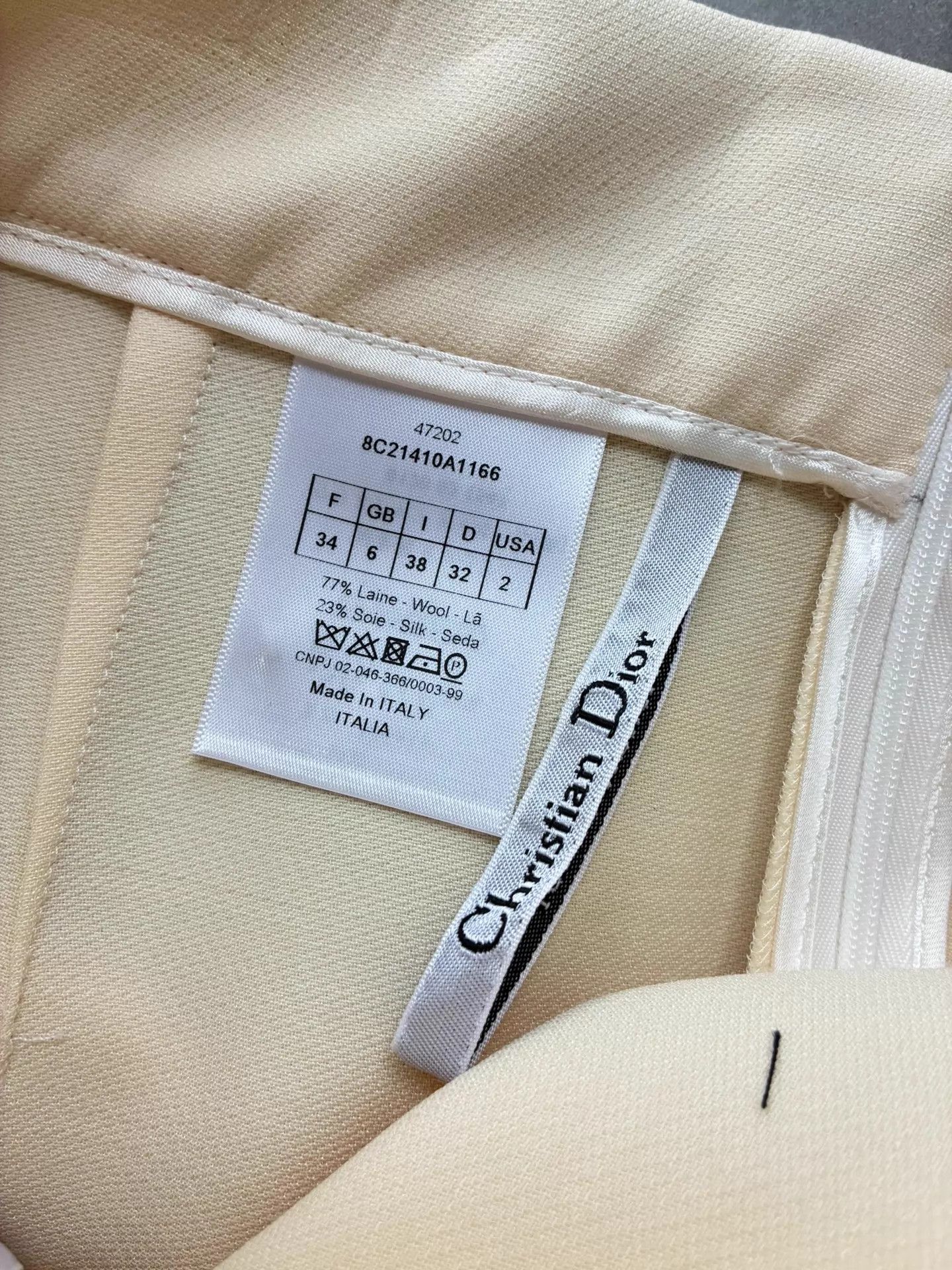 Dior Dior High-Waist Wool-Silk Shorts Cream 34 Size 25" / US 0 / IT 36 - 5 Thumbnail