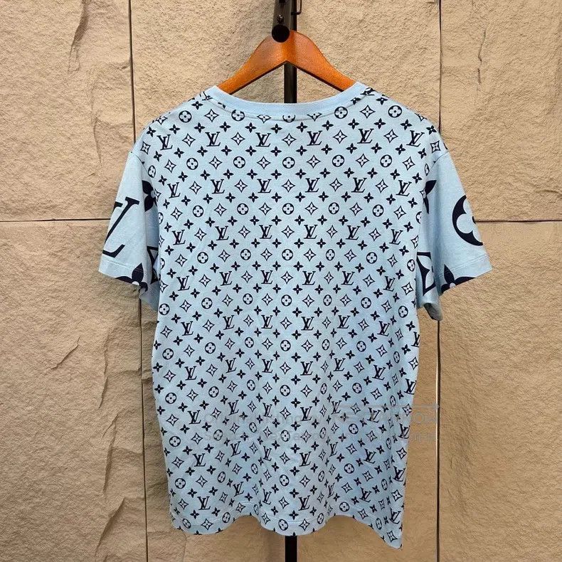 Louis Vuitton Louis Vuitton Blue full print short sleeves Size US L / EU 52-54 / 3 - 2 Thumbnail