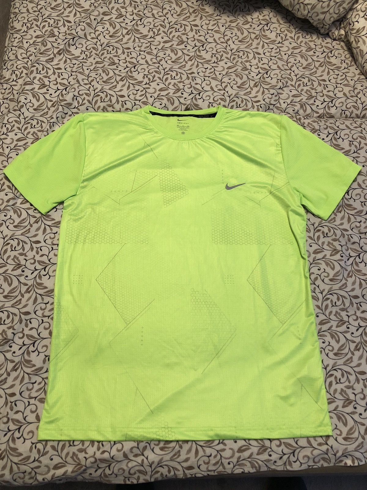 image of Nike T-Shirt in Green, Men's (Size XL)