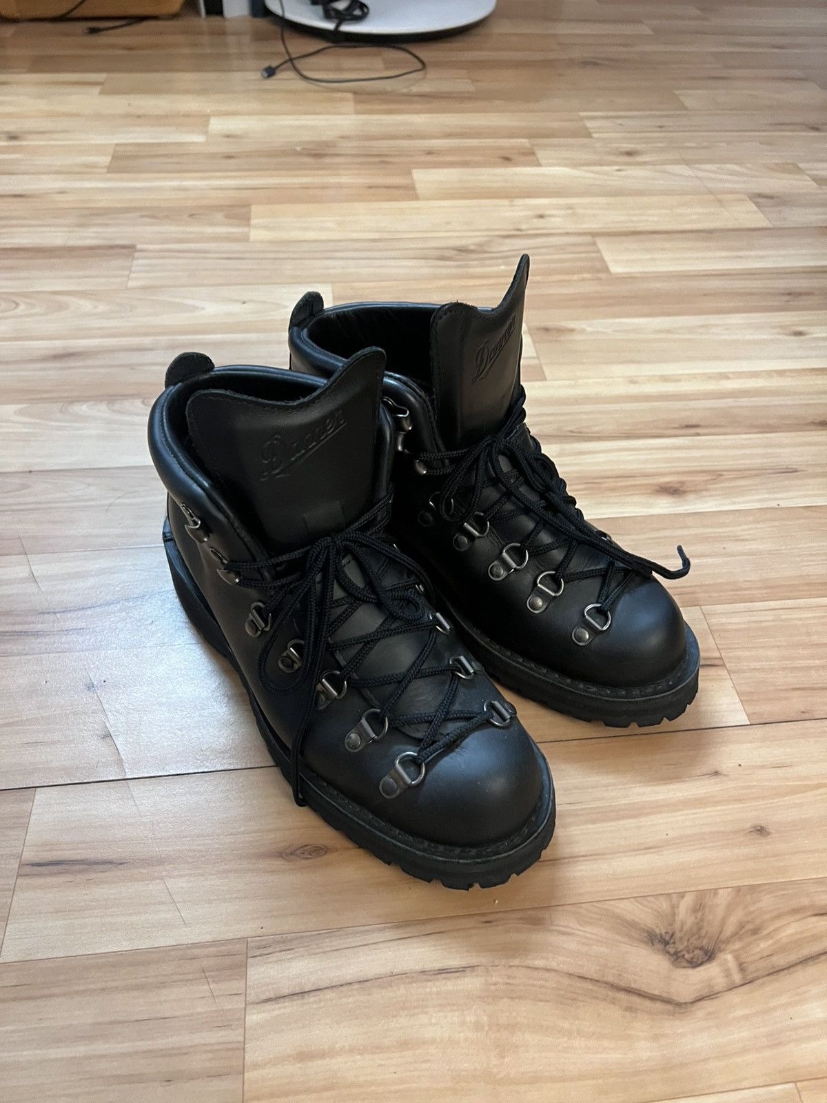 Danner Danner Mountain Light Boots Black US8 / 41.5 Size US 8 / EU 41 - 1 Thumbnail