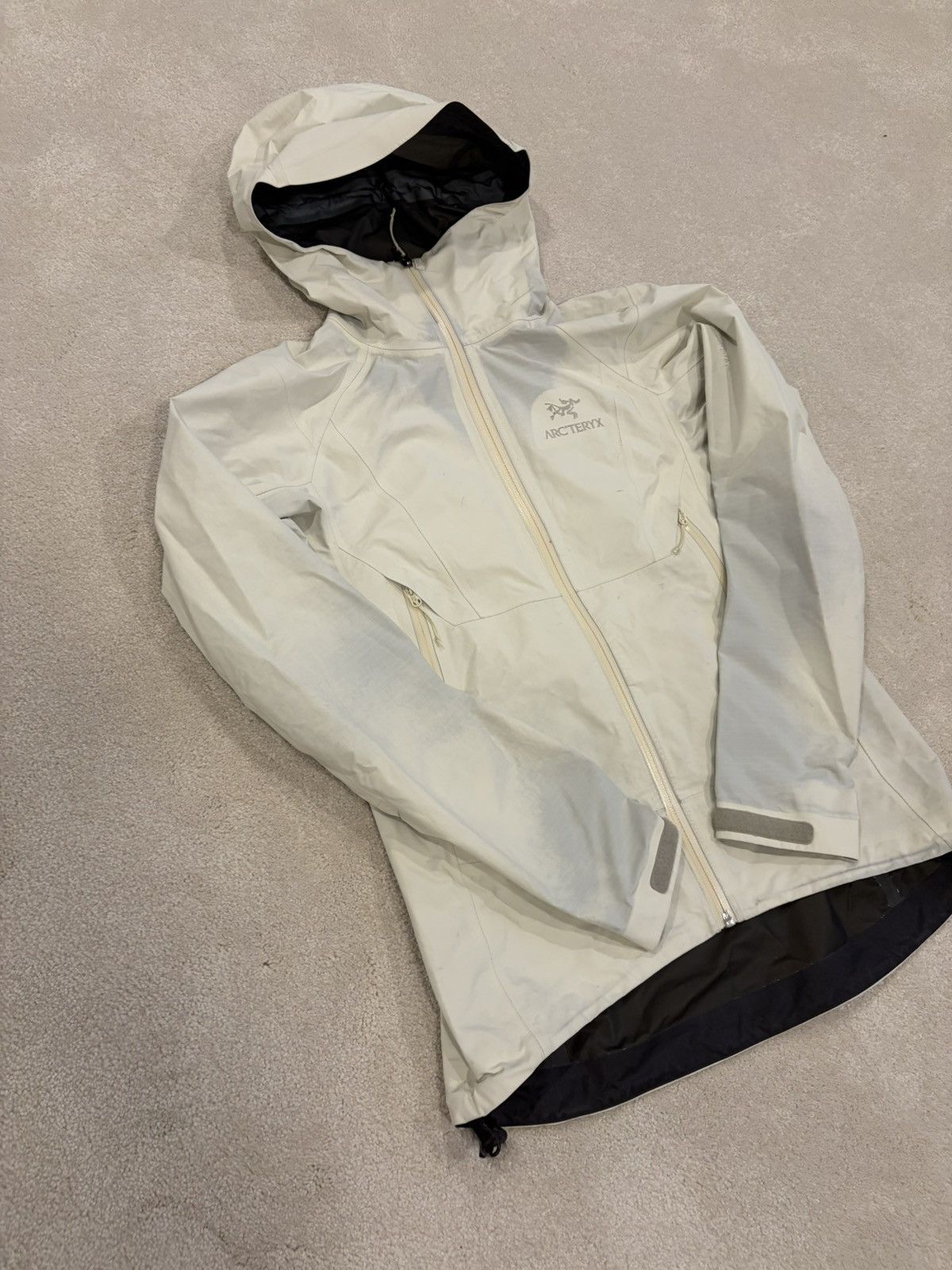 Arc'teryx ARC’TERYX Beta SL White Size US S / EU 44-46 / 1 - 4 Thumbnail