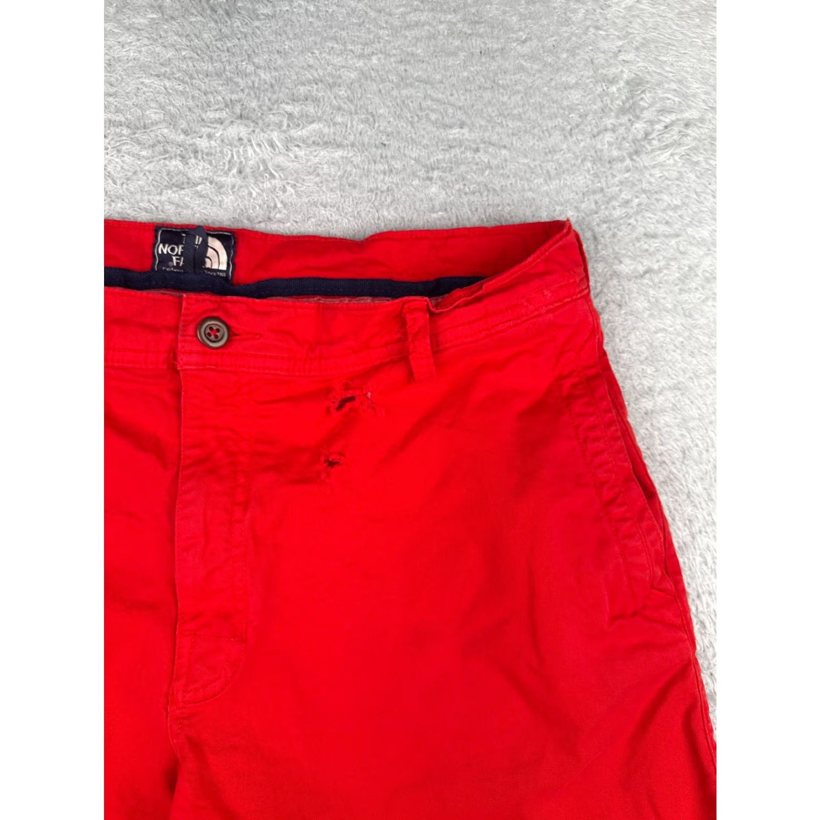The North Face VINTAGE The North Face Shorts Men Large 34 Red Cotton Twill Cargo - 34x9 Inseam, Regular Fit, Belted, Pockets, Canvas Utility Short Mens Size US 34 / EU 50 - 2 Thumbnail