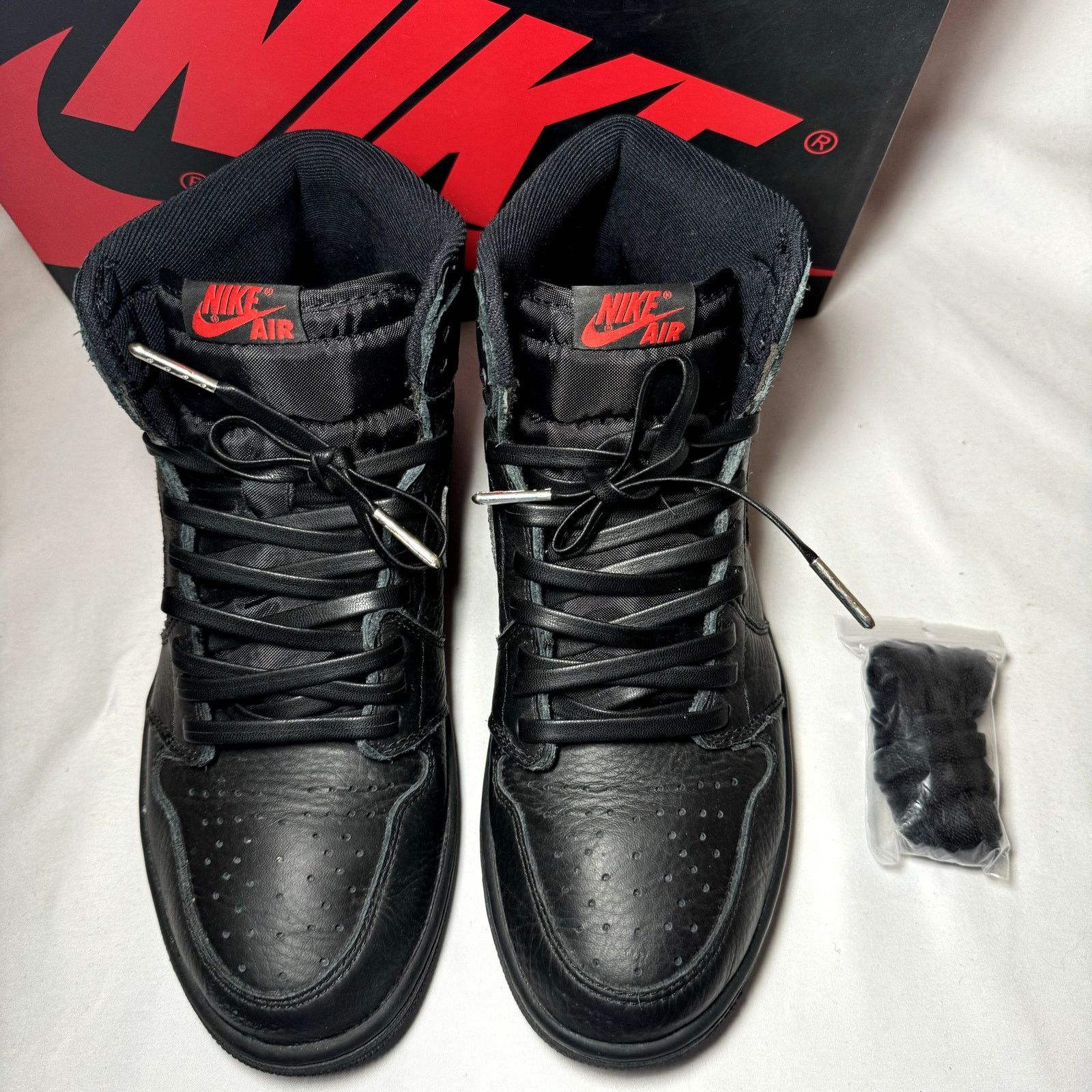 Jordan Brand × Nike Size 9 - Air Jordan 1 Retro High OG Triple Black Men's Shoes Size US 9 / EU 42 - 4 Thumbnail