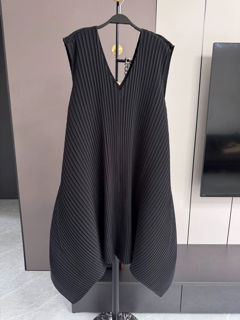 Issey Miyake Issey Miyake size:2 Black mainline dress Size S / US 4 / IT 40 - 1 Thumbnail
