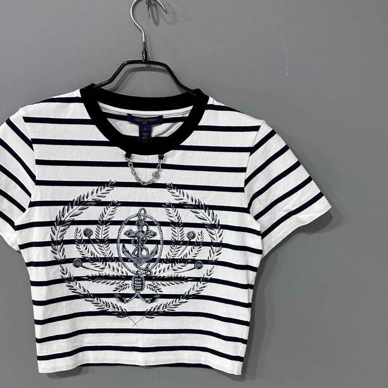 Louis Vuitton Short Sleeve Cropped LV Logo T -2505 Size S / US 4 / IT 40 - 2 Thumbnail