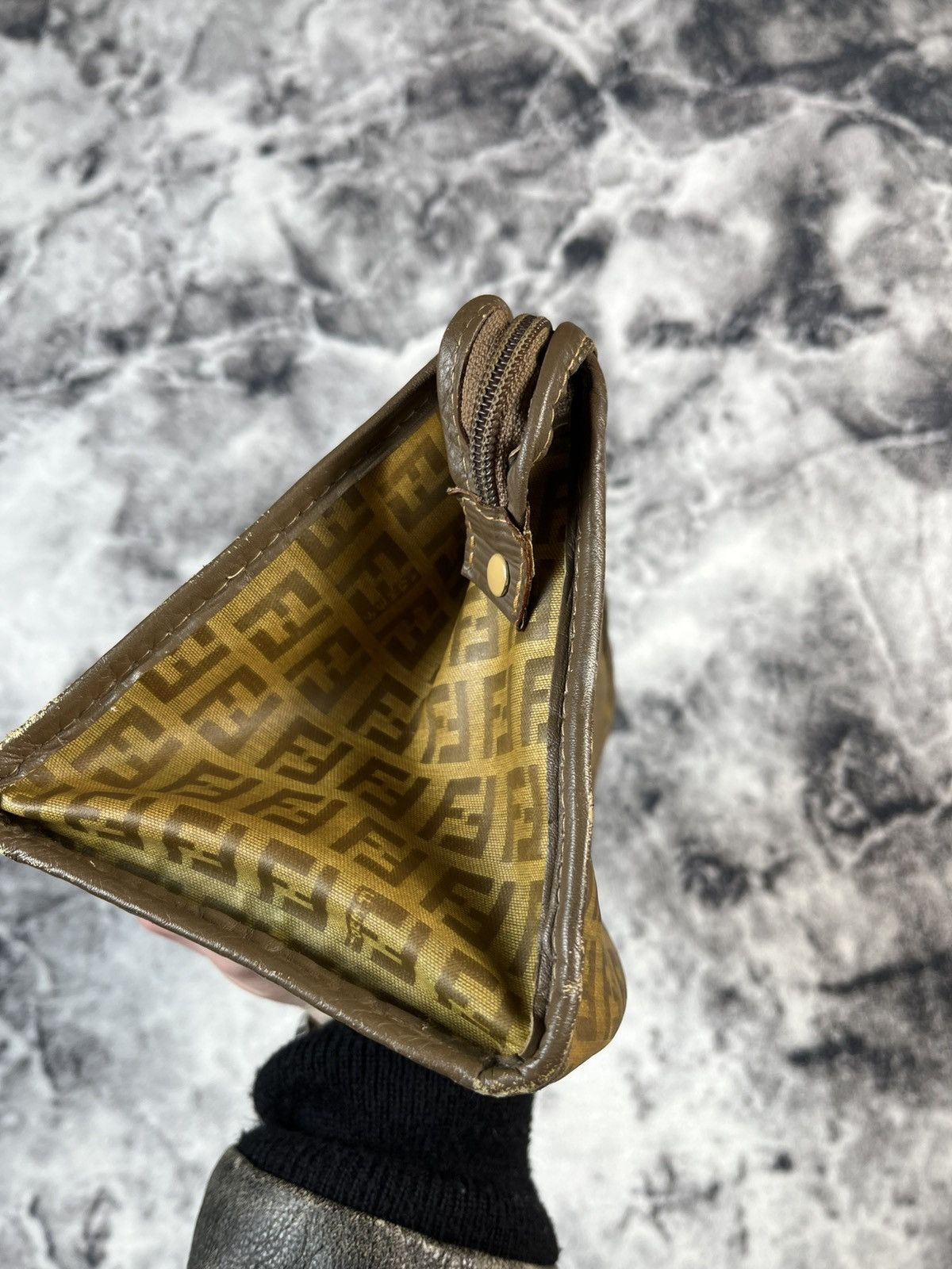 Fendi Vintage Fendi Zucca Monogram Leather Clutch Made In Italy Size ONE SIZE - 10 Thumbnail