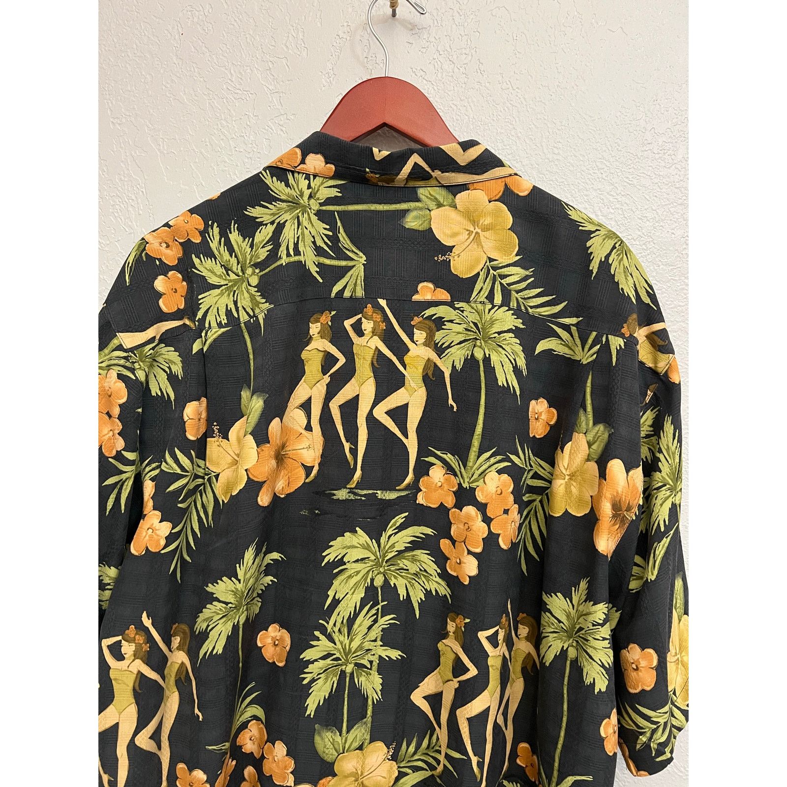 Tommy Bahama Tommy Bahama 100% Silk Hawaiian Shirt XL Black Hula Girl Size US XL / EU 56 / 4 - 5 Thumbnail