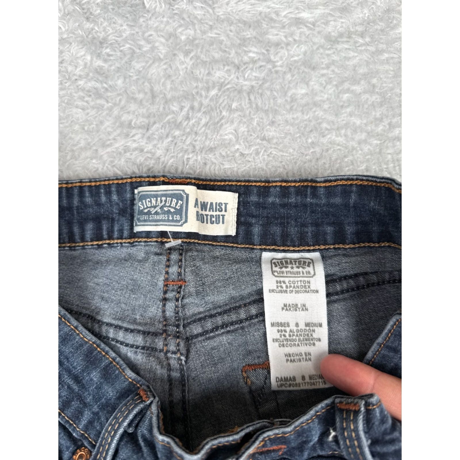 Levi's Levi's Jeans Women 8 Blue Denim Bootcut Mid Rise 27in 26in Inseam 5-Pocket Cotton Blend Stretch Regular Jeans Halloween? No. Size 30" / US 8 / IT 44 - 6 Thumbnail