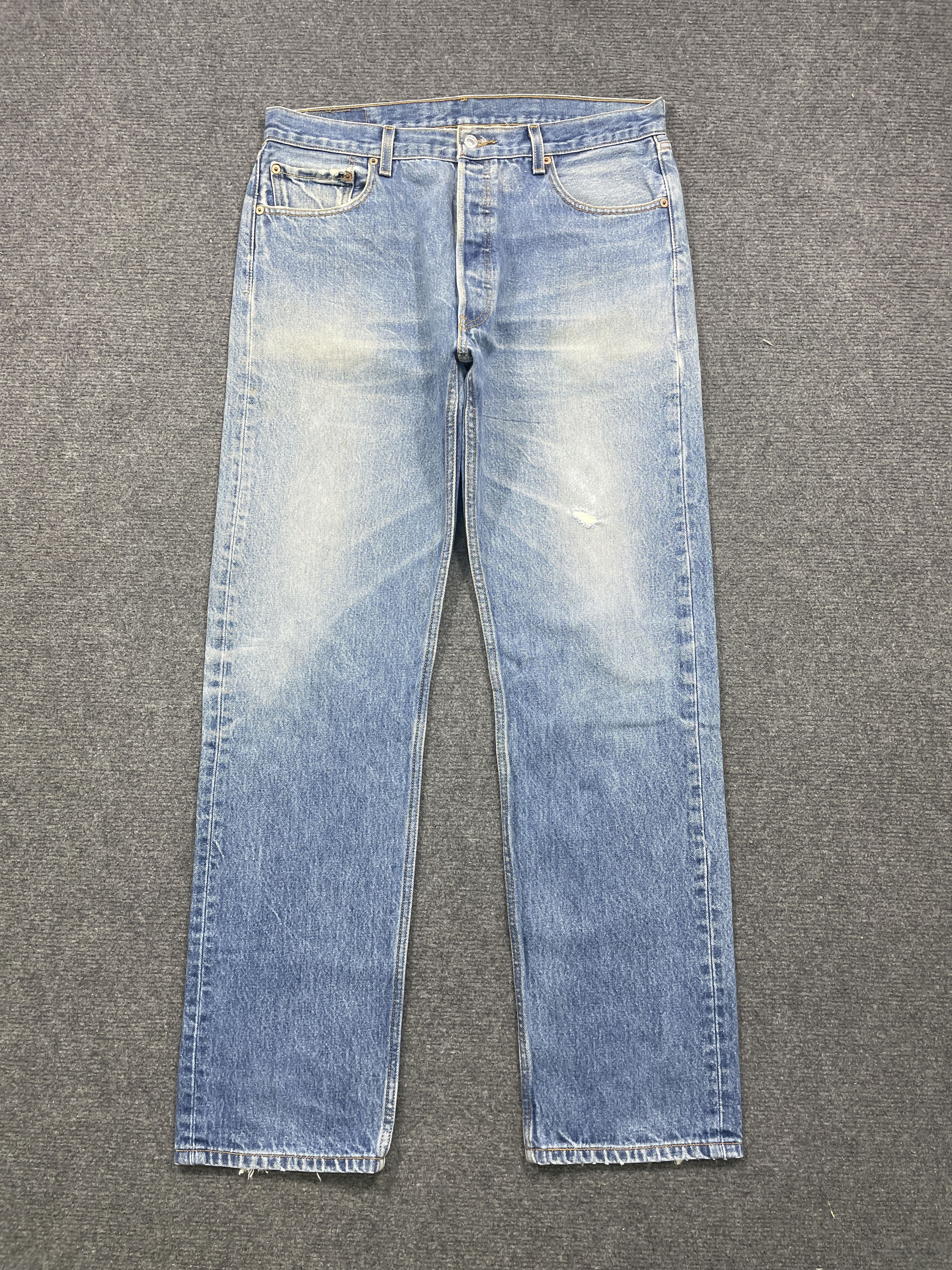 image of 90's Levis 501Xx Light Wash Jeans in Blue Denim, Men's (Size 35)