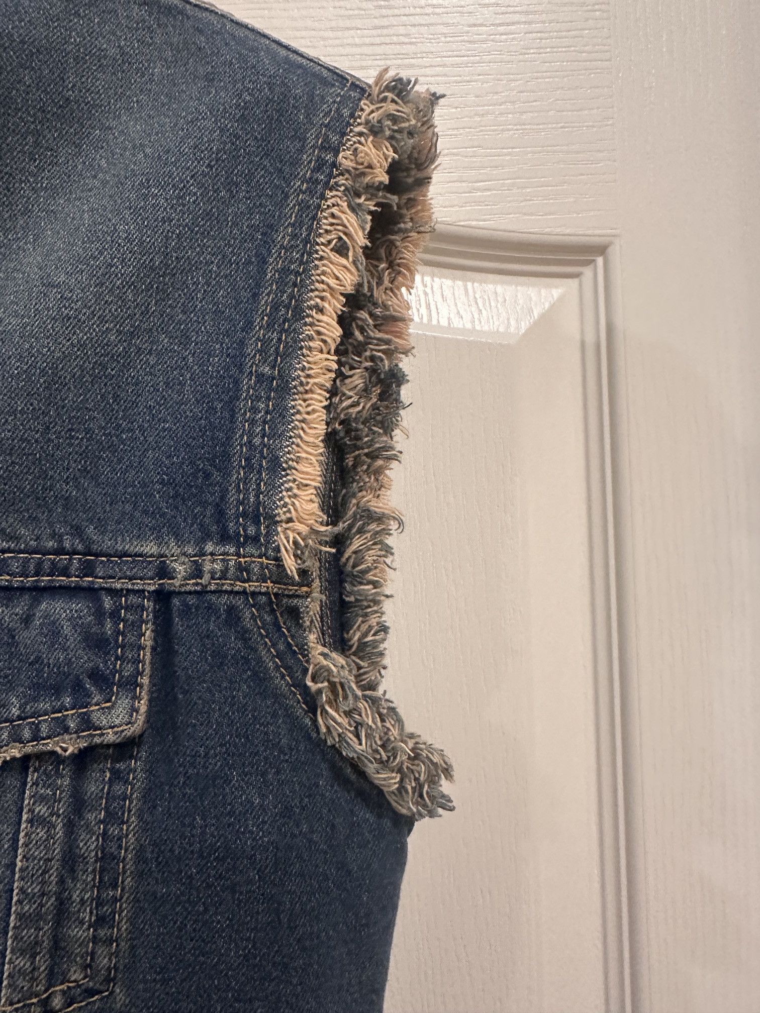 Saint Laurent Paris Saint Laurent Paris 15SS Distressed Denim Vest 377893 4061 L Size US L / EU 52-54 / 3 - 3 Thumbnail