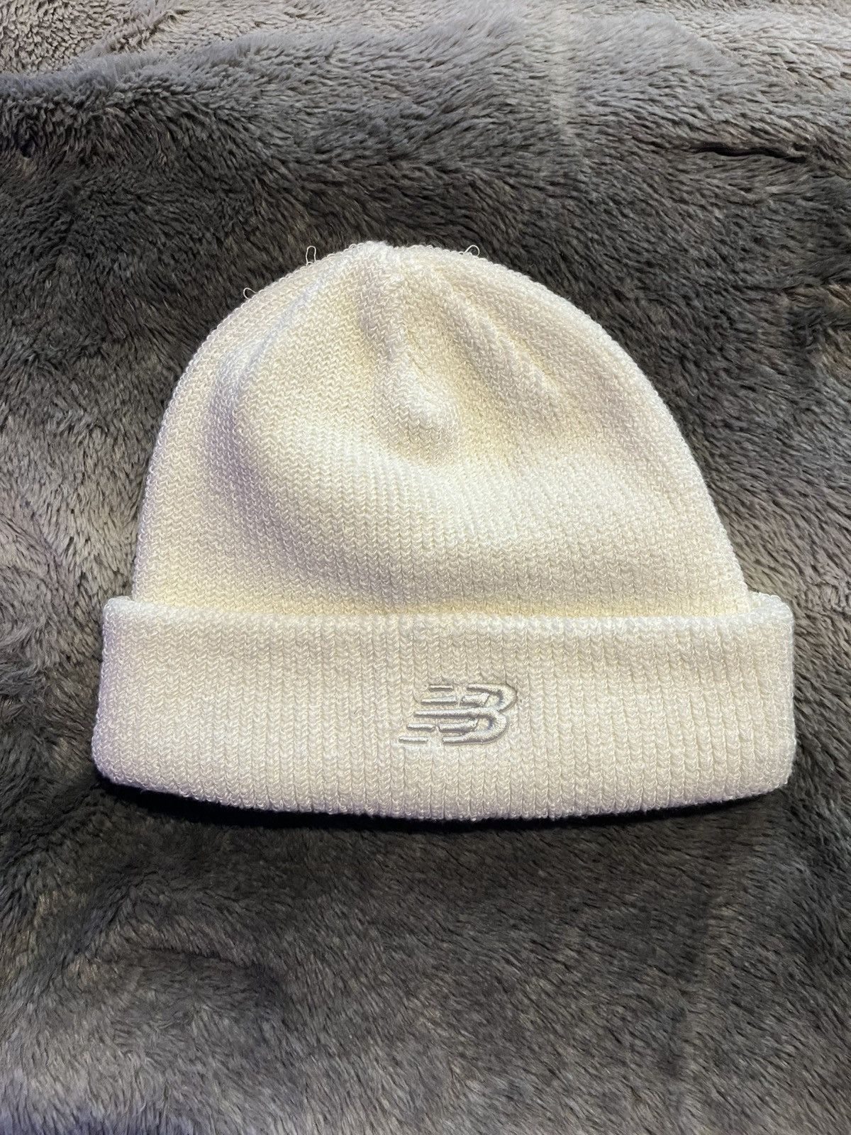 New Balance New Balance White Beanie Size ONE SIZE - 1 Thumbnail