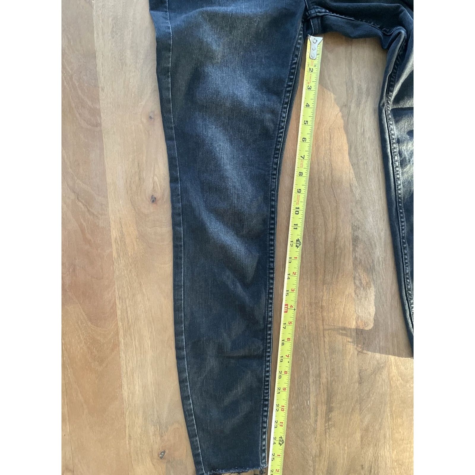 Vintage We The Free People Jeans 25 Crvy Curvy Black High Rise Stretch Raw Cut Off Hem Jeans Skinny Women's Regular Size 25 Black Distressed Denim Size 42" / US 20 - 6 Thumbnail