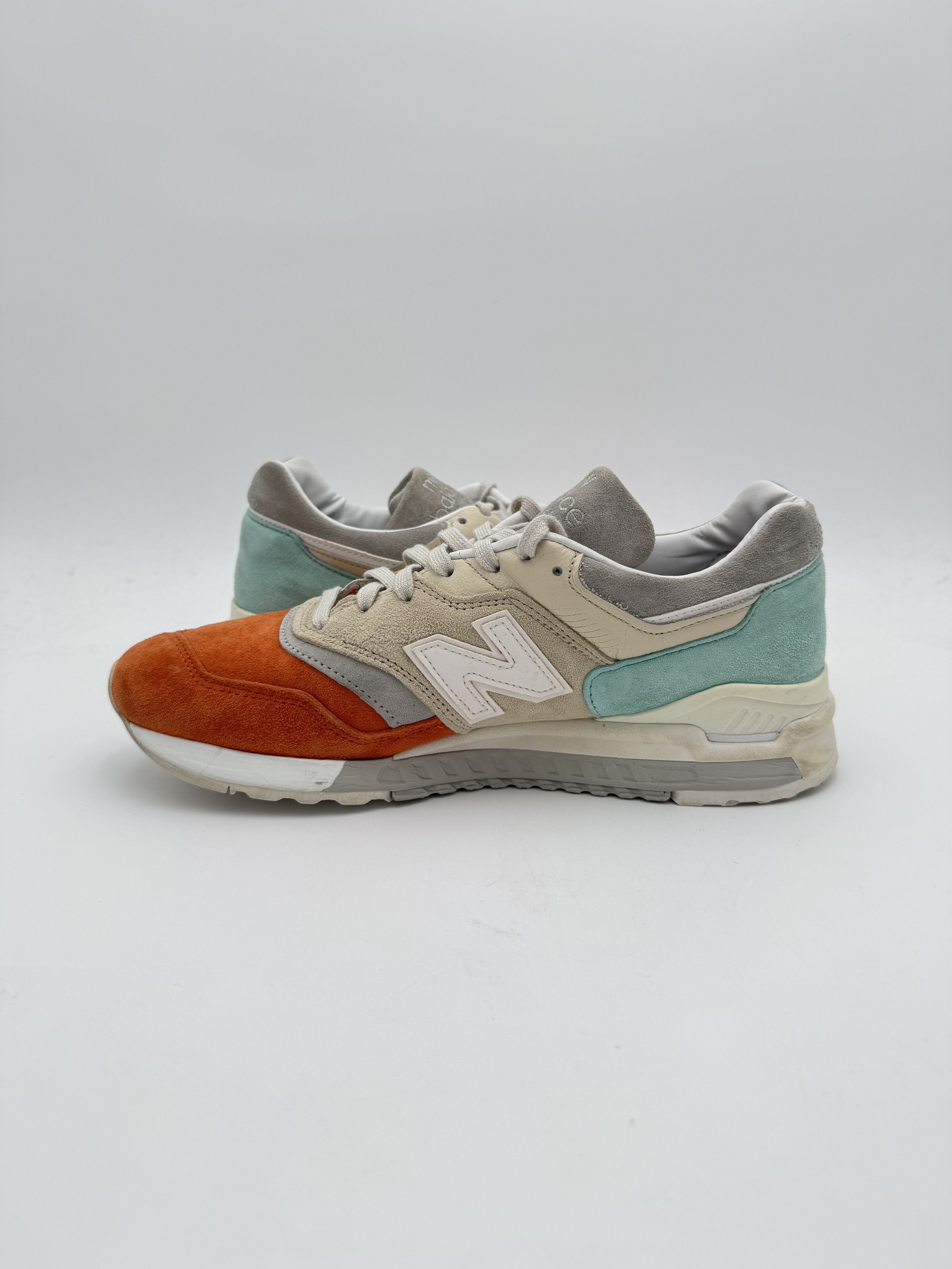 Kith Kith New Balance 997.5 Mykonos Cyclades Special Box & Socks Size US 9.5 / EU 42-43 - 7 Thumbnail