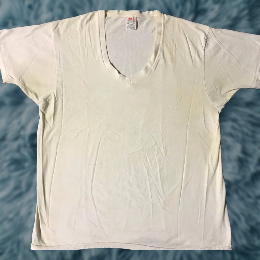 Hanes VINTAGE Hanes T-Shirt L White Distressed V-Neck 90s Grunge Punk Bike Surf Skate Mens Size US L / EU 52-54 / 3 - 1 Thumbnail