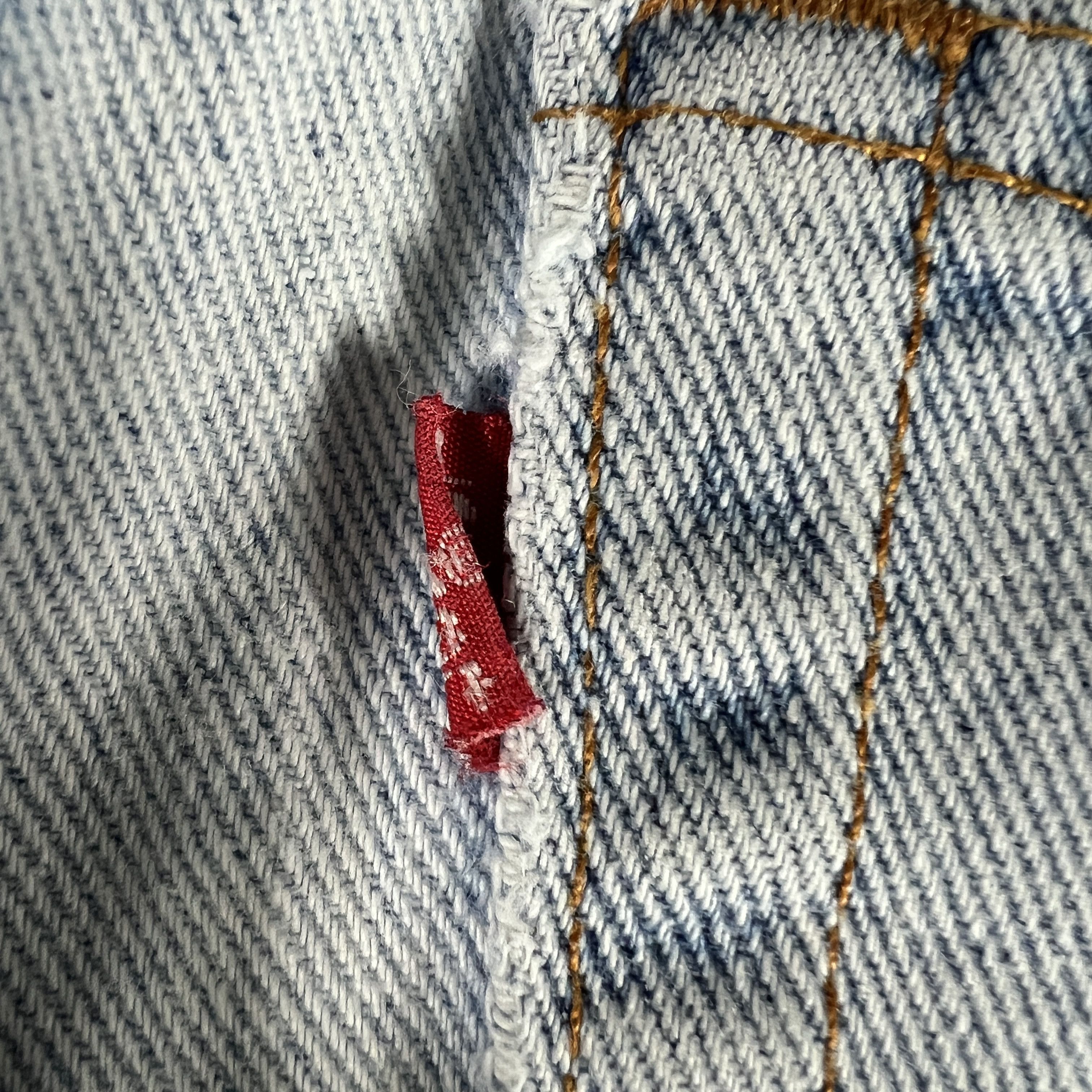 Levi's × Vintage VTG 90s Levi's Jeans 550 Relaxed Straight Light Blue Denim Size US 33 - 12 Thumbnail