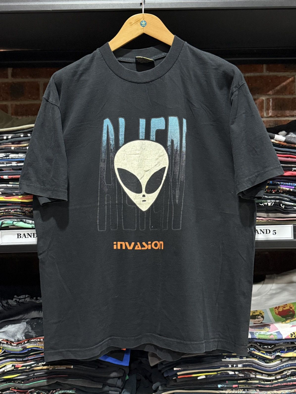 Alien Workshop Vintage 90s Alien Workshop Invasion Skateboard Faded Tee Size US XL / EU 56 / 4 - 1 Thumbnail