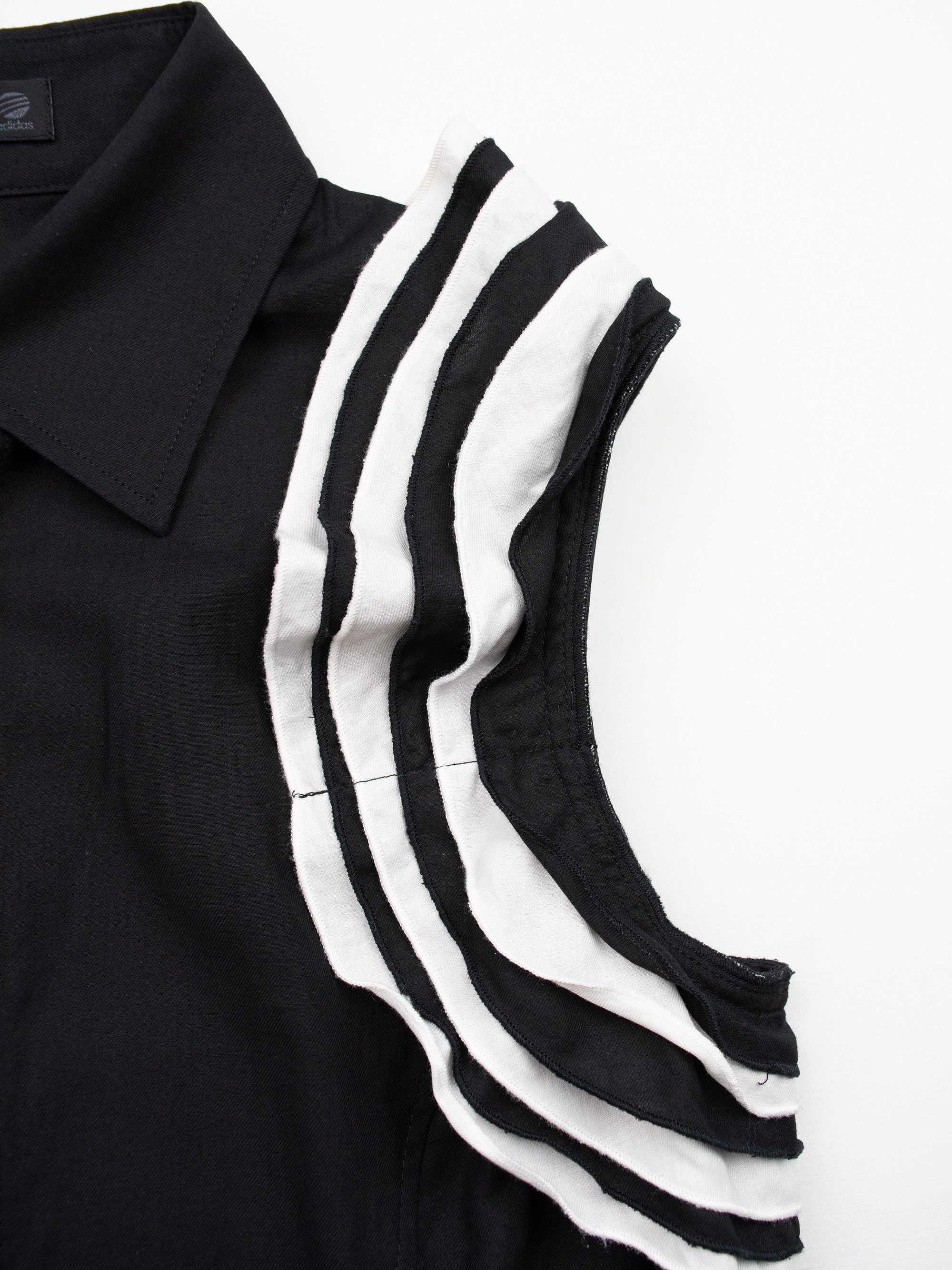 Yohji Yamamoto Y-3 SS09 button-up dress with layered ruffle shoulder detail Size M / US 6-8 / IT 42-44 - 6 Thumbnail