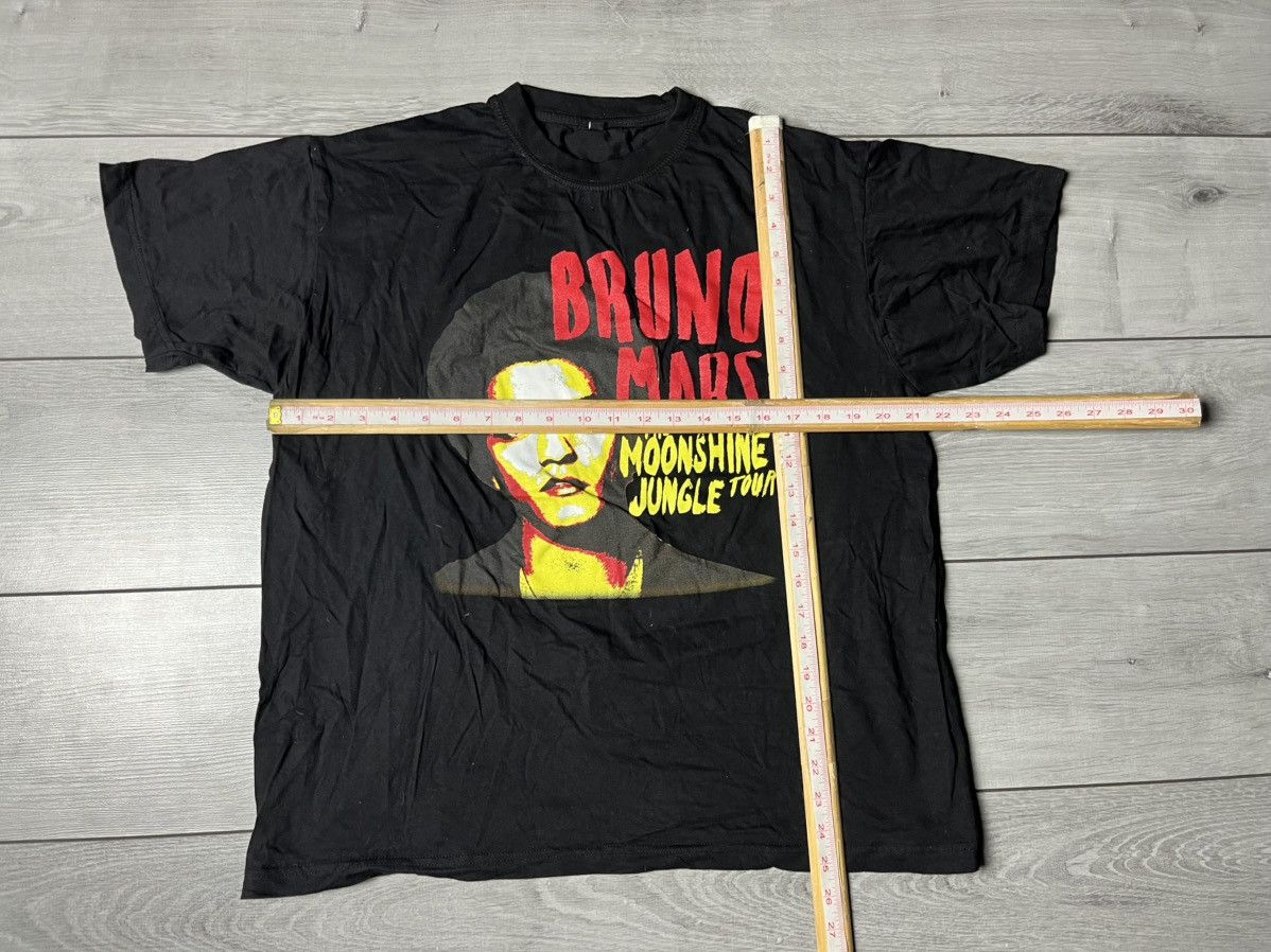 Band Tees Bruno Mars The Moonshine Jungle tour tshirt Size US XL / EU 56 / 4 - 5 Thumbnail