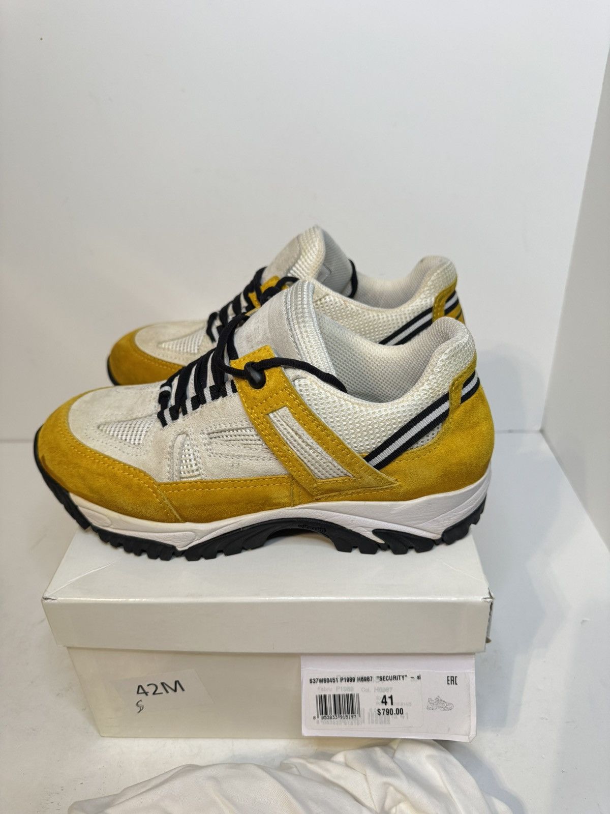Maison Margiela Maison Margiela Security Low Top Sneakers Vibram Size US 8 / EU 41 - 3 Thumbnail
