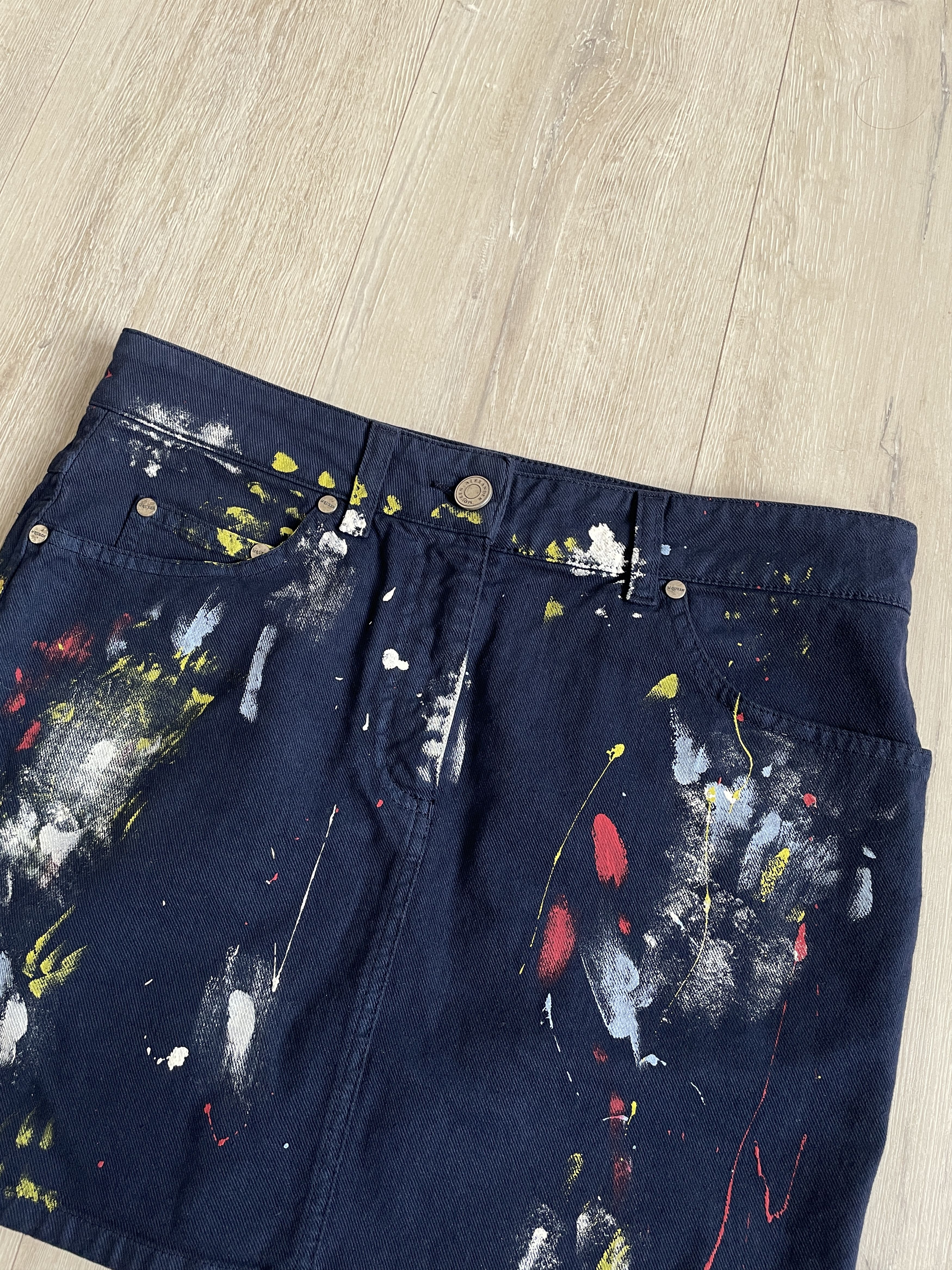 Alexander McQueen Alexander McQueen 2010 Resort runway painter skirt Size 28" / US 6 / IT 42 - 4 Thumbnail