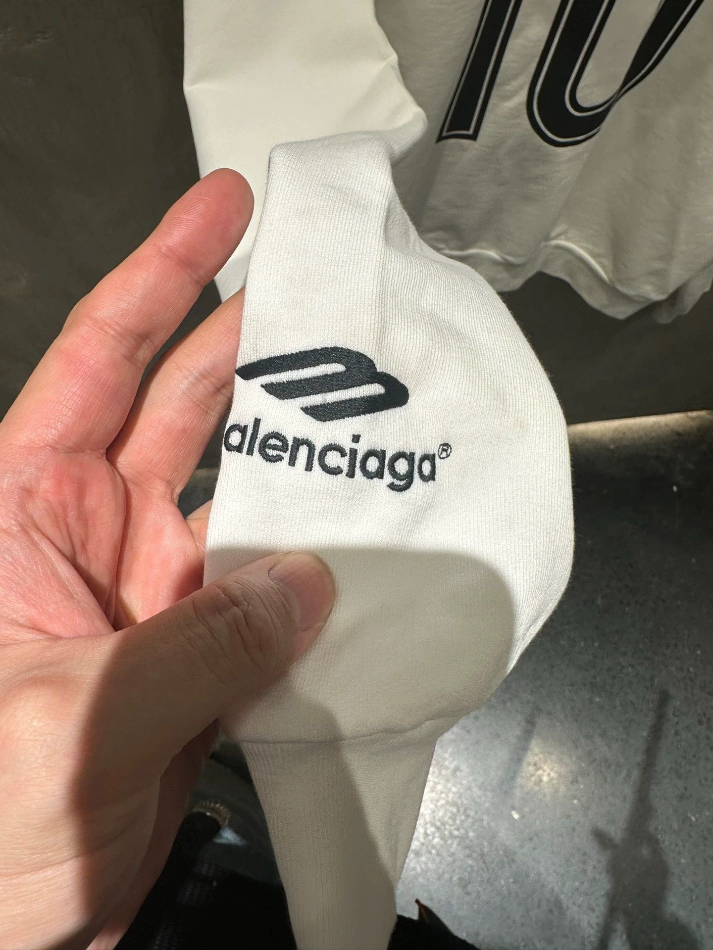 Balenciaga Balenciaga Manchester United White Zip-Up Hoodie Size US XXS / EU 40 - 3 Thumbnail