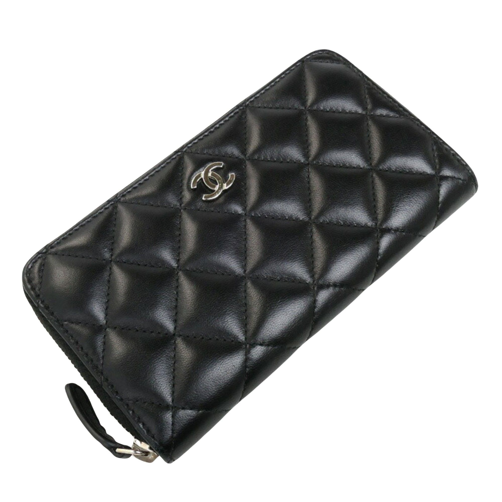 image of Chanel Matelassé Wallet in Black, Women's