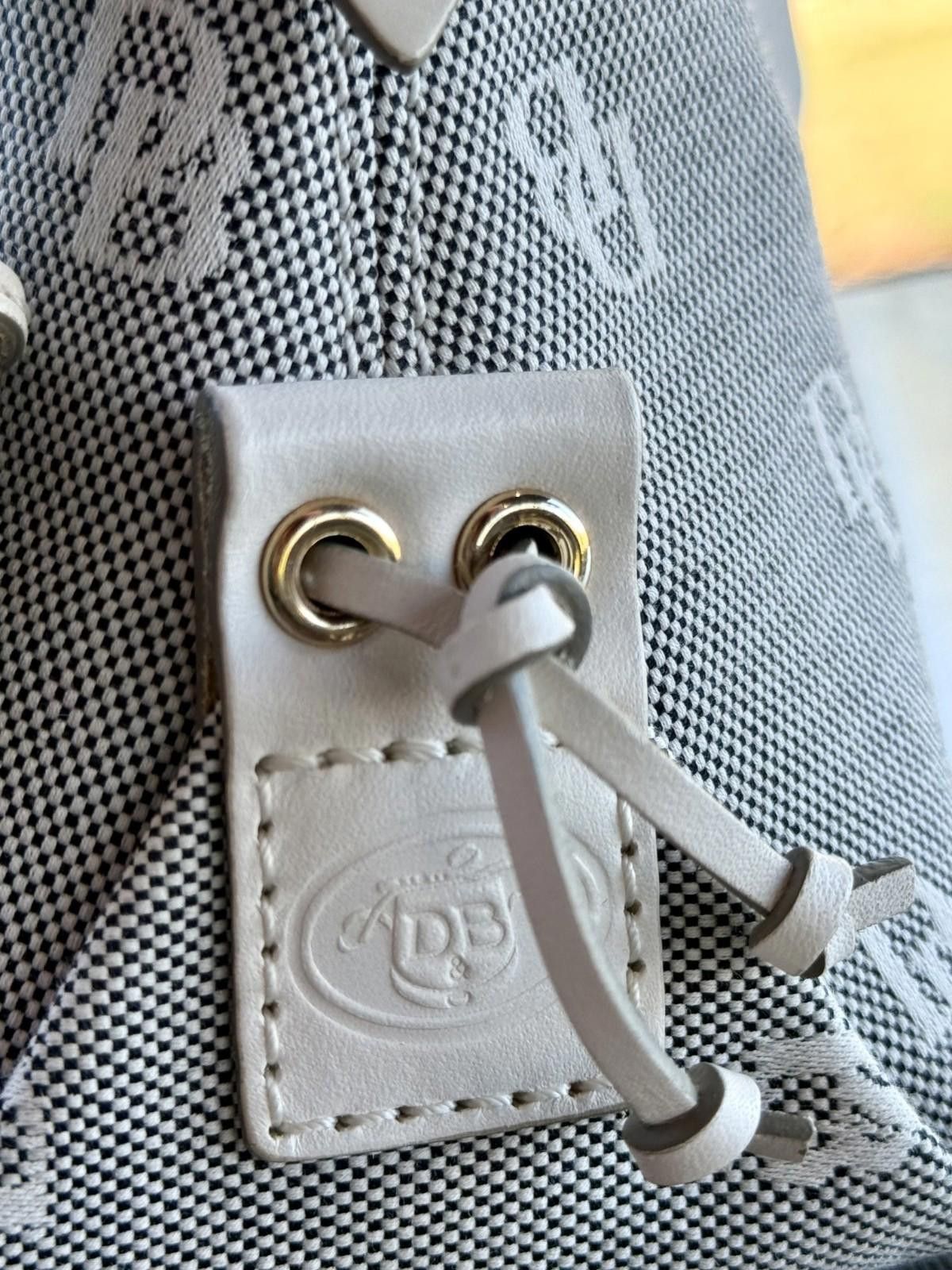 Dooney & Bourke Dooney & Bourke White Leather/Canvas HoboBag Matching Wallet Size ONE SIZE - 4 Thumbnail