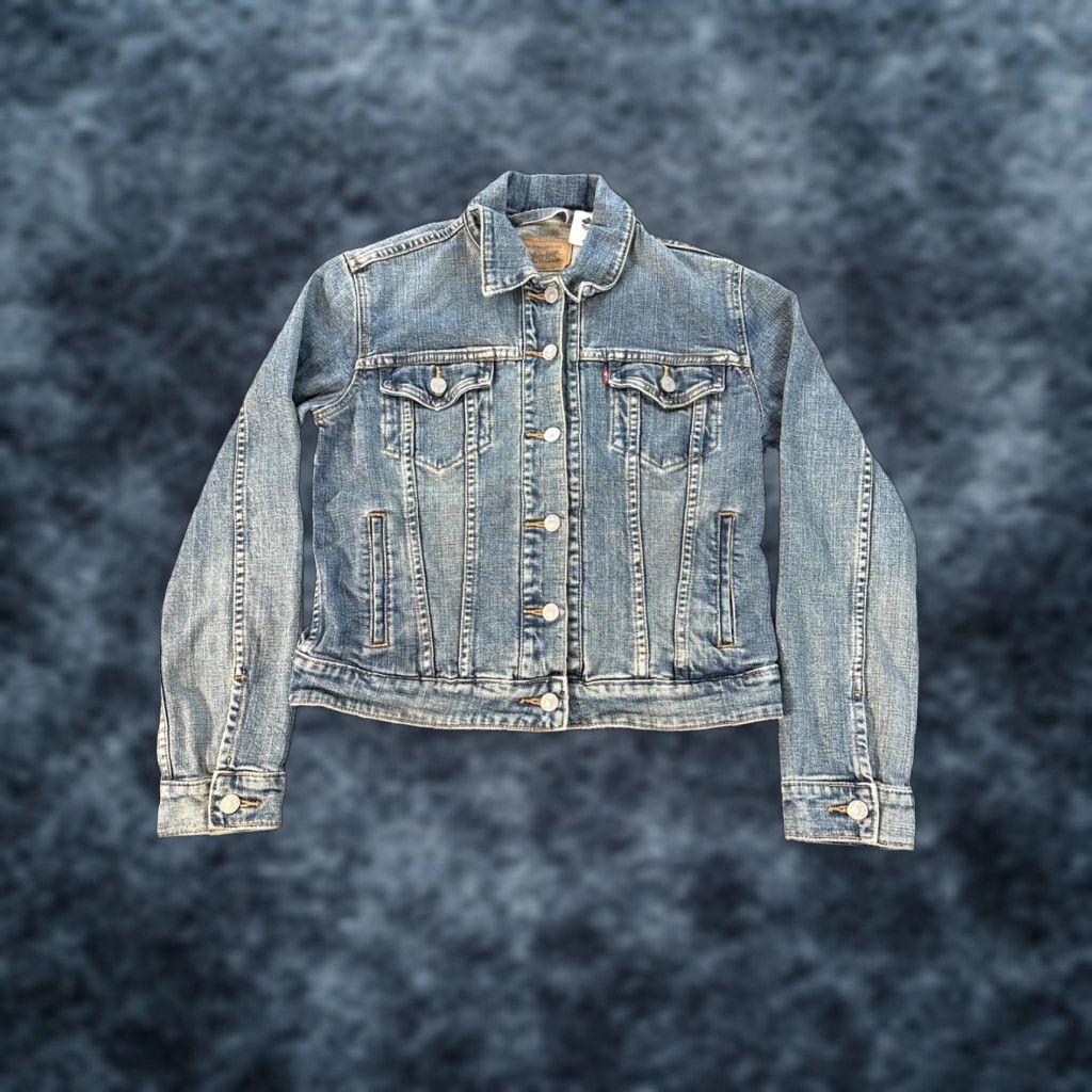 Levi's VINTAGE Levis Denim Jacket Womens Medium Light Wash Distressed Trucker Y2K Ladies Blue 90s Classic Mens Womens Girls Size M / US 6-8 / IT 42-44 - 1 Thumbnail
