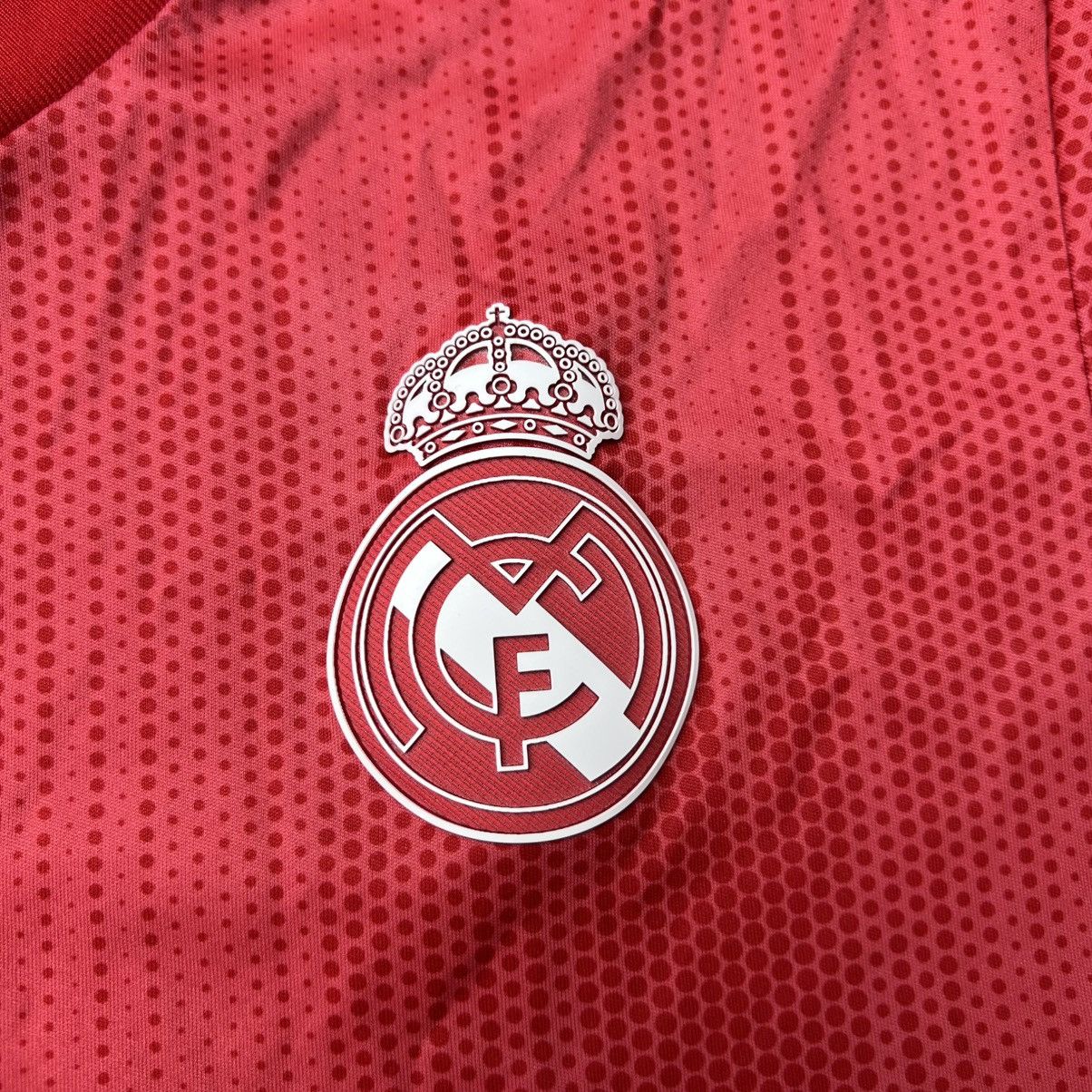 Other Real Madrid soccer jersey 2018 2019 t-shirt and shorts set Size US M / EU 48-50 / 2 - 7 Thumbnail
