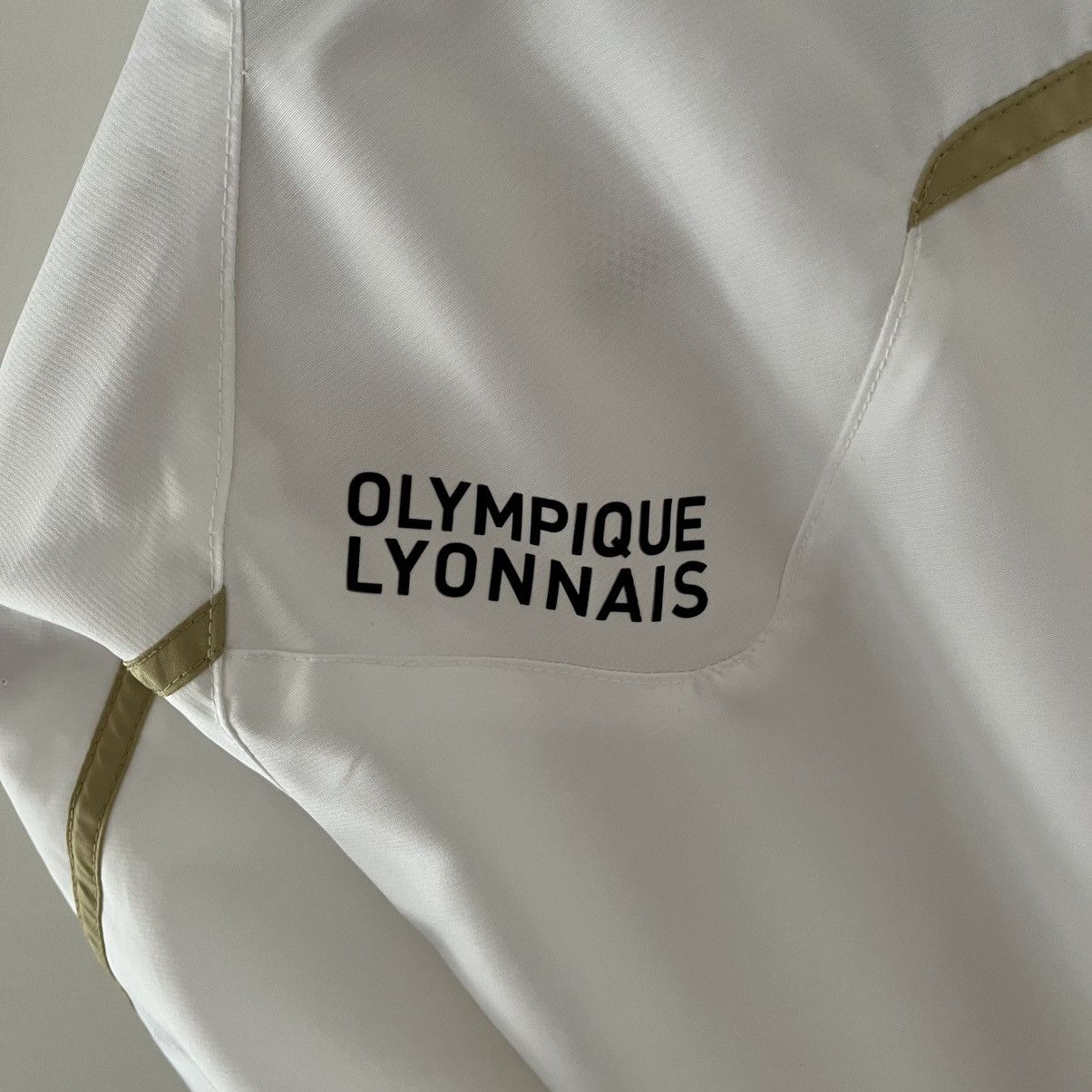 Umbro Vintage Umbro Olympique Lyonnaise White Football Zip Jacket Size US S / EU 44-46 / 1 - 11 Thumbnail