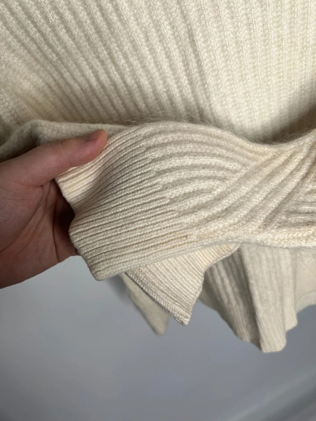 Allsaints Allsaints Ade V-Neck Women's Beige Knit Jumper Sweater Size S / US 4 / IT 40 - 3 Thumbnail