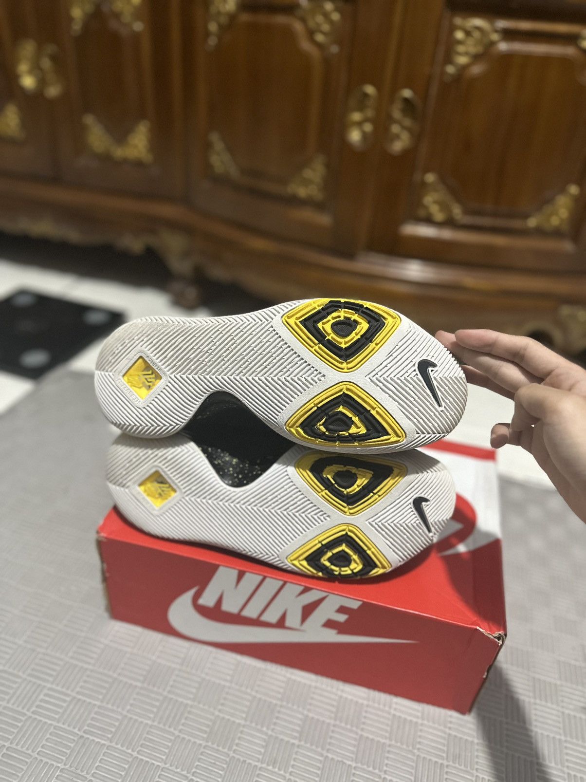 Nike Kyrie 3 BlackYellow Size US 10 / EU 43 - 5 Thumbnail
