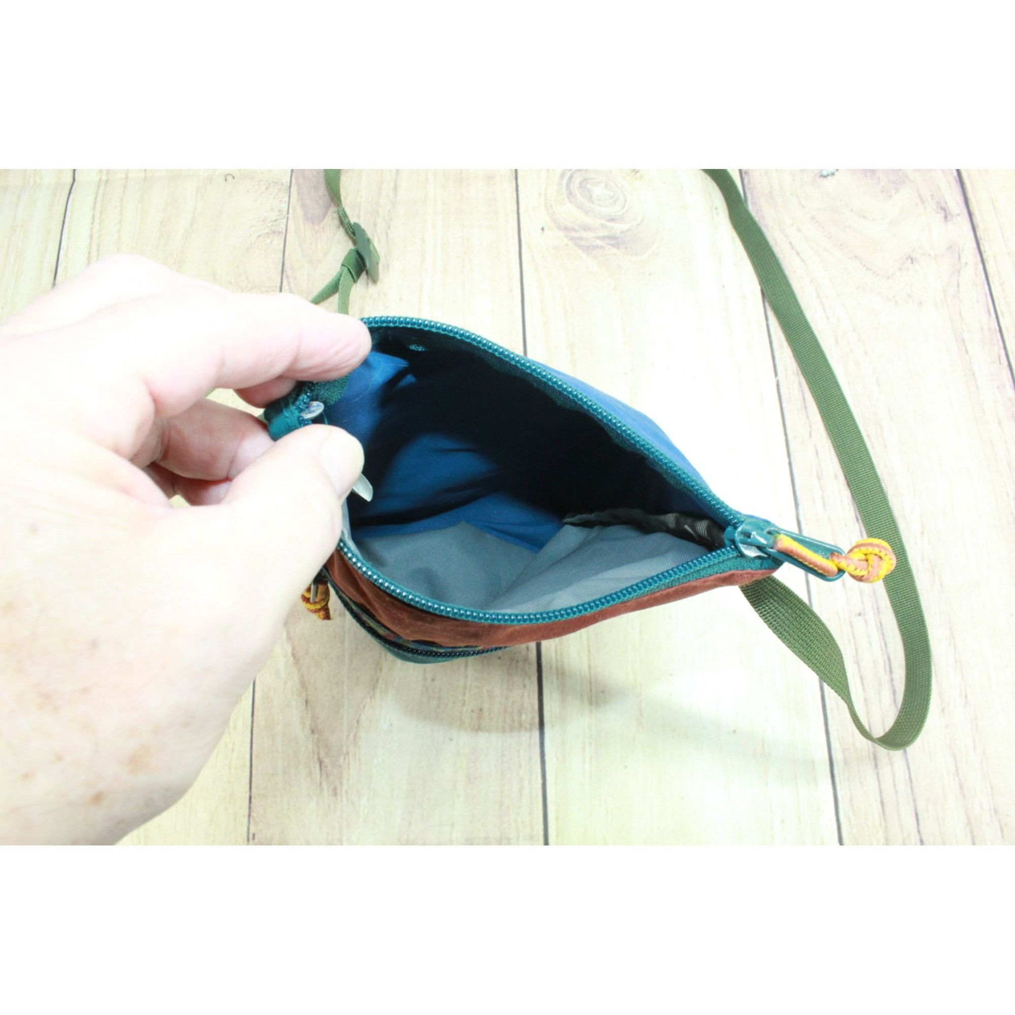 L.L. Bean LL Bean Mountain Classic Crossbody Bag Multicolor Size ONE SIZE - 5 Thumbnail