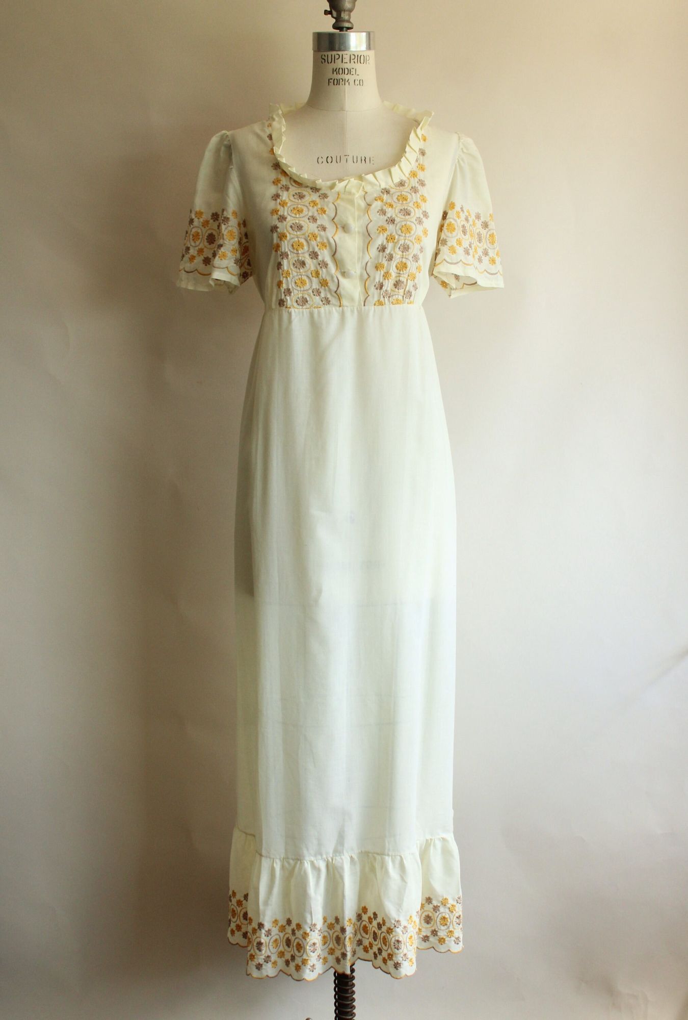 Vintage Vintage 1970s Dress, Yellow Embroidered Boho Maxidress with Size S / US 4 / IT 40 - 2 Thumbnail