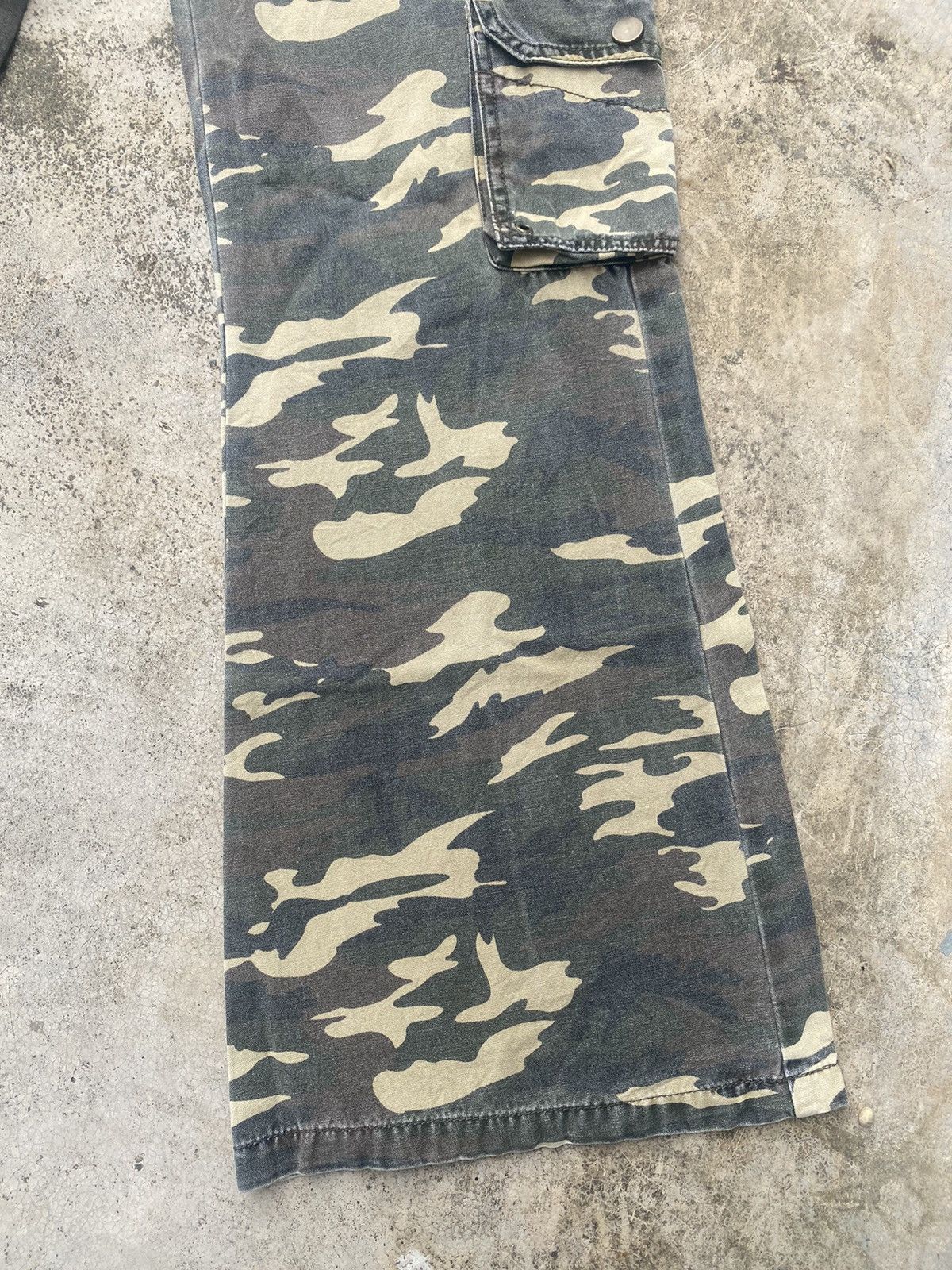 If Six Was Nine × Japanese Brand Flare Jeans Camo Cargo Bondage Bush Pants Low Rise Size US 29 - 4 Thumbnail