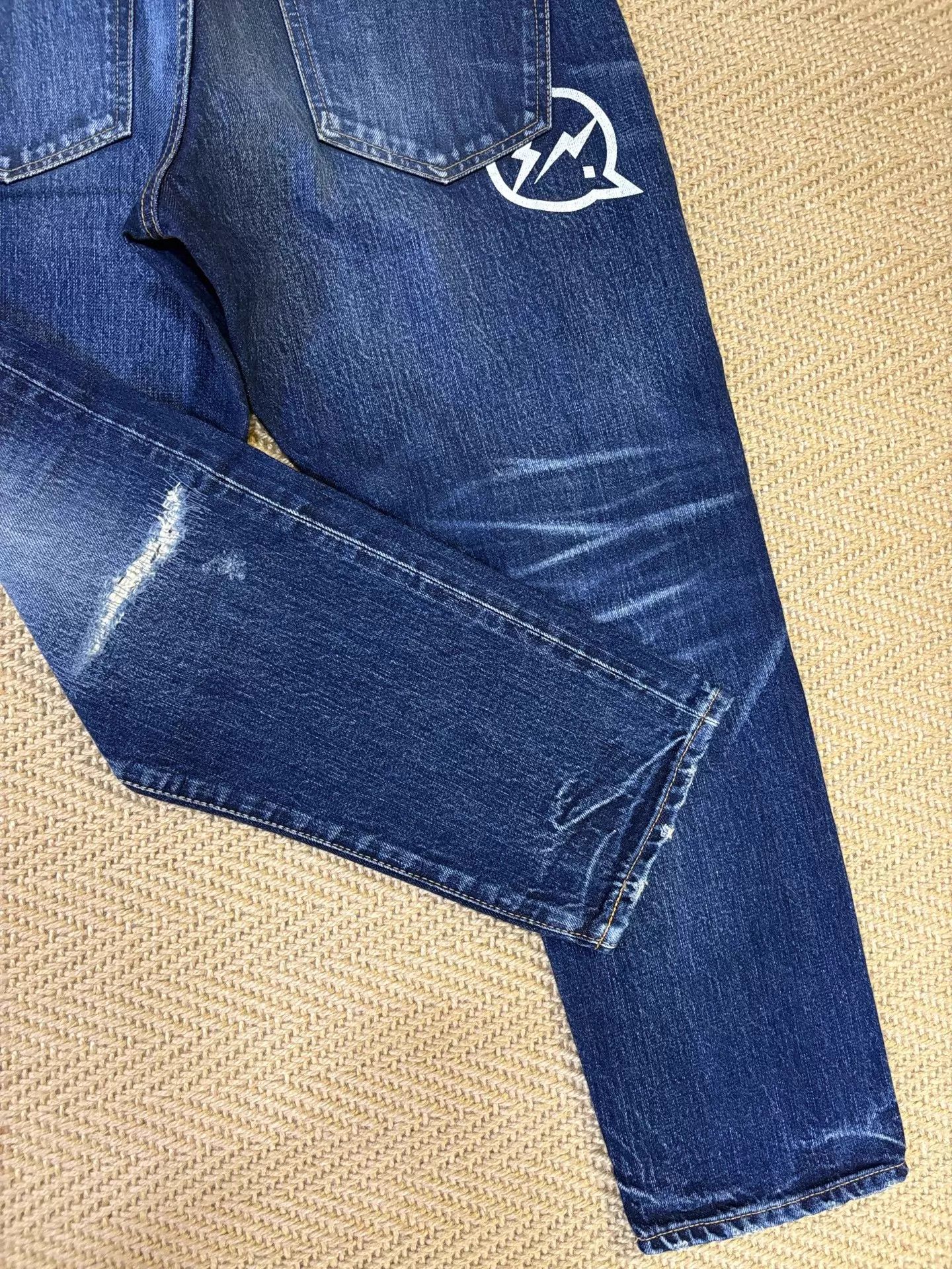 Vanquish VANQUISH & FRAGMENT WASH LIGHT CUT-OUT 9J W32 Near New Size US 32 / EU 48 - 3 Thumbnail