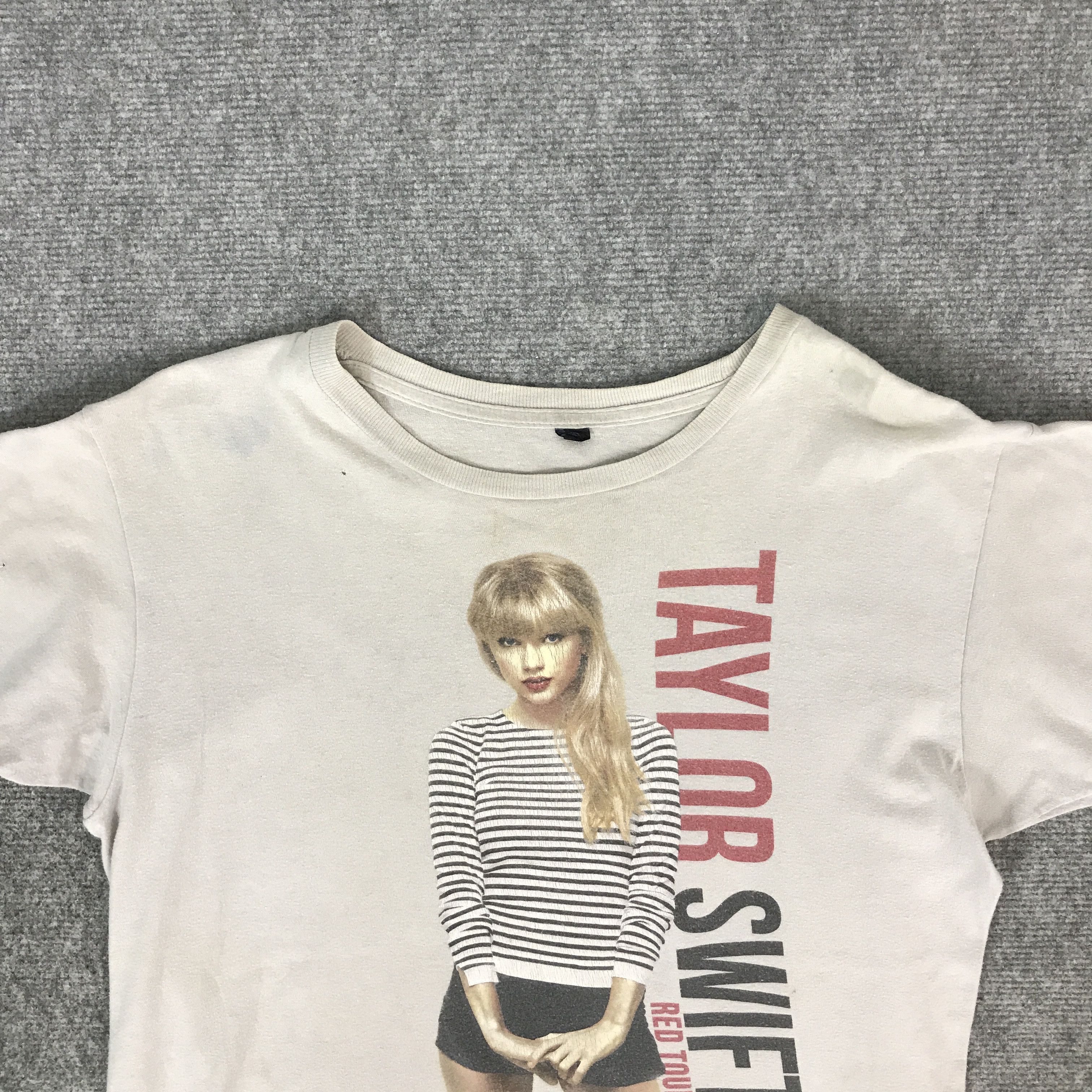 Band Tees Taylor swift red tour t-shirts Size US M / EU 48-50 / 2 - 2 Thumbnail