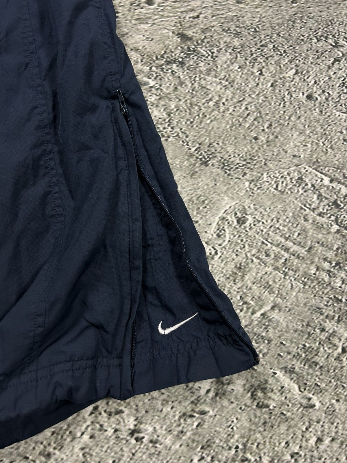 Nike × Vintage Nike vintage navy track pants small swoosh nylon parachute Size US 30 / EU 46 - 6 Thumbnail