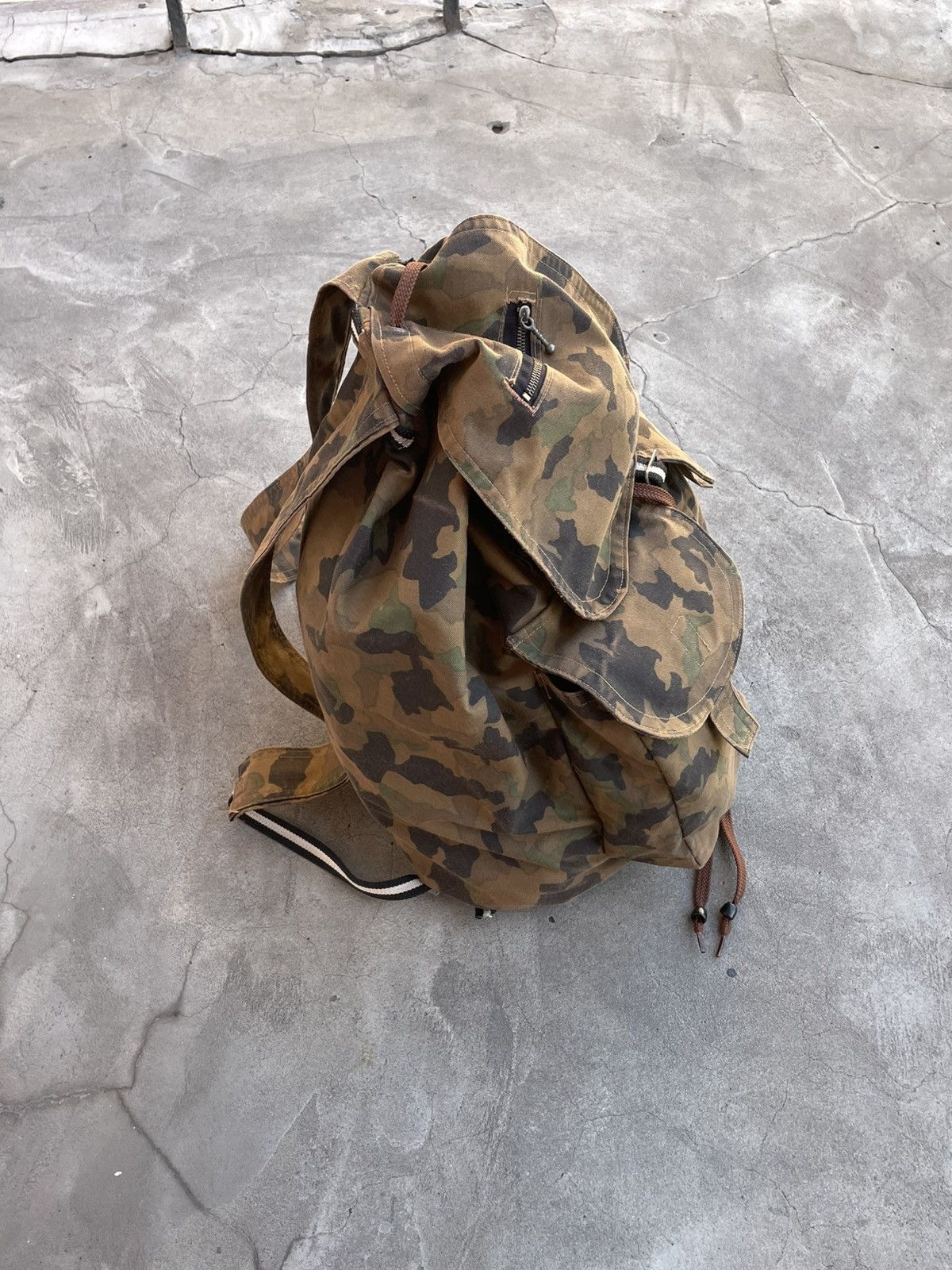 Vintage Camouflage Military Backpack w/ Vintage Zipper Size ONE SIZE - 3 Thumbnail