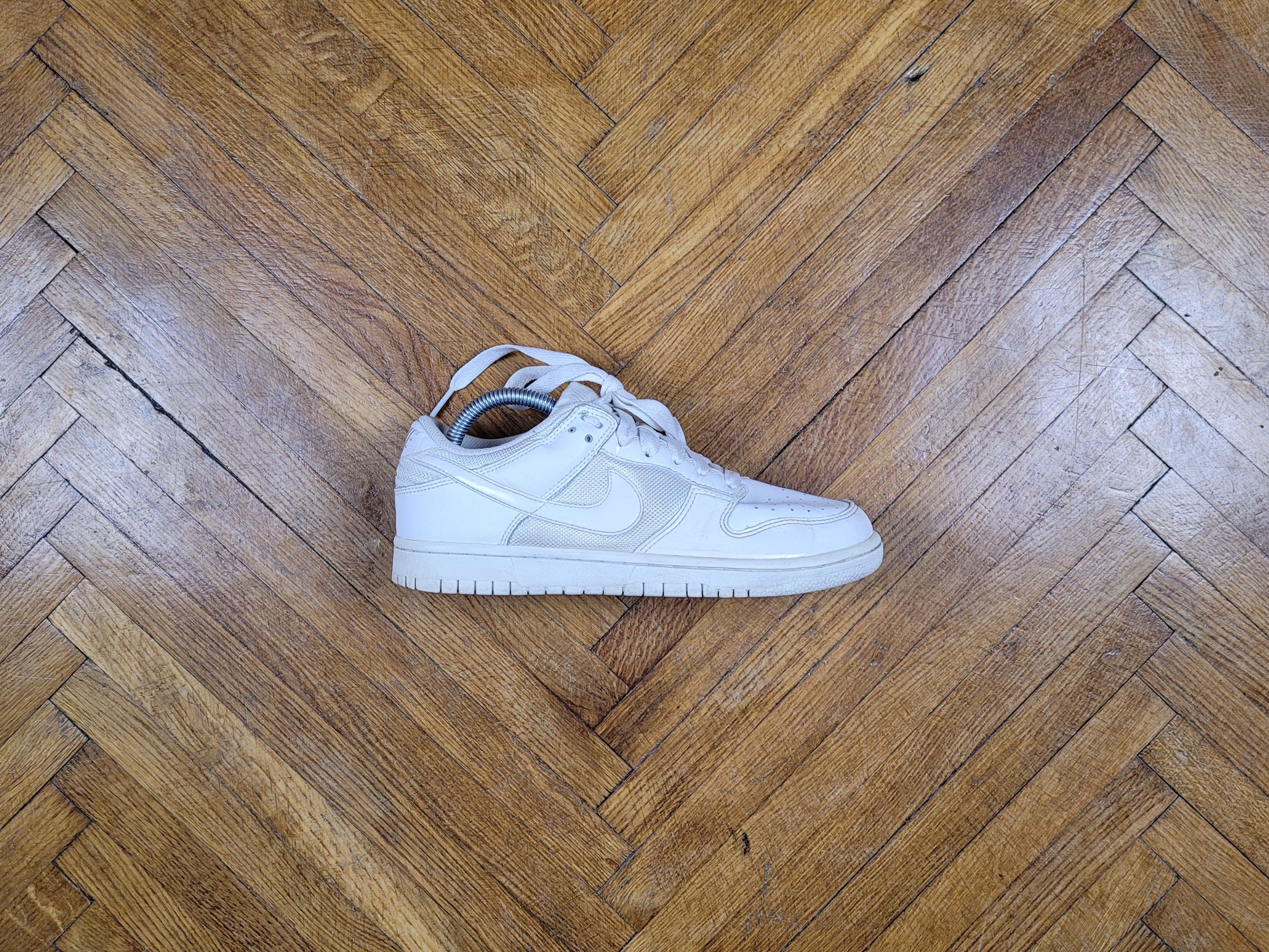 Nike 2008 Vintage Nike WMNS Dunk Low All White Size US 8.5 / IT 38.5 - 2 Thumbnail