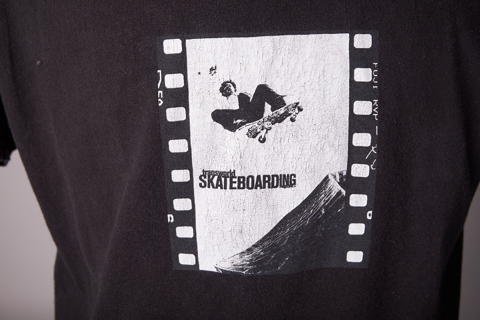 Vintage Vintage 1990s TRANSWORLD Skateboarding Gonzalez Tee Shirt Size US L / EU 52-54 / 3 - 5 Thumbnail