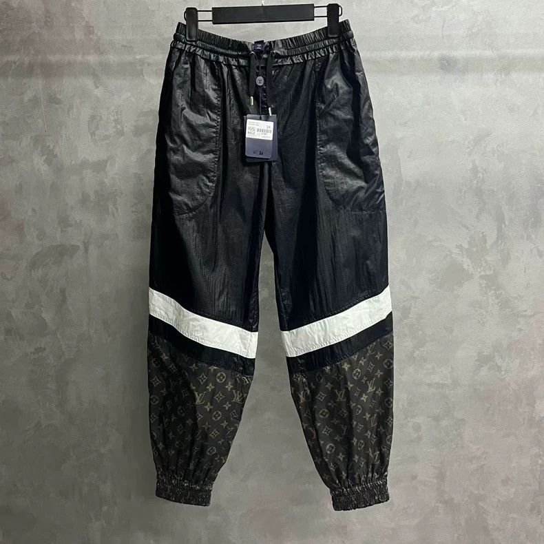 Louis Vuitton Louis Vuitton 24 new black Logo printed mid-rise strappy s Size US 34 / EU 50 - 1 Thumbnail