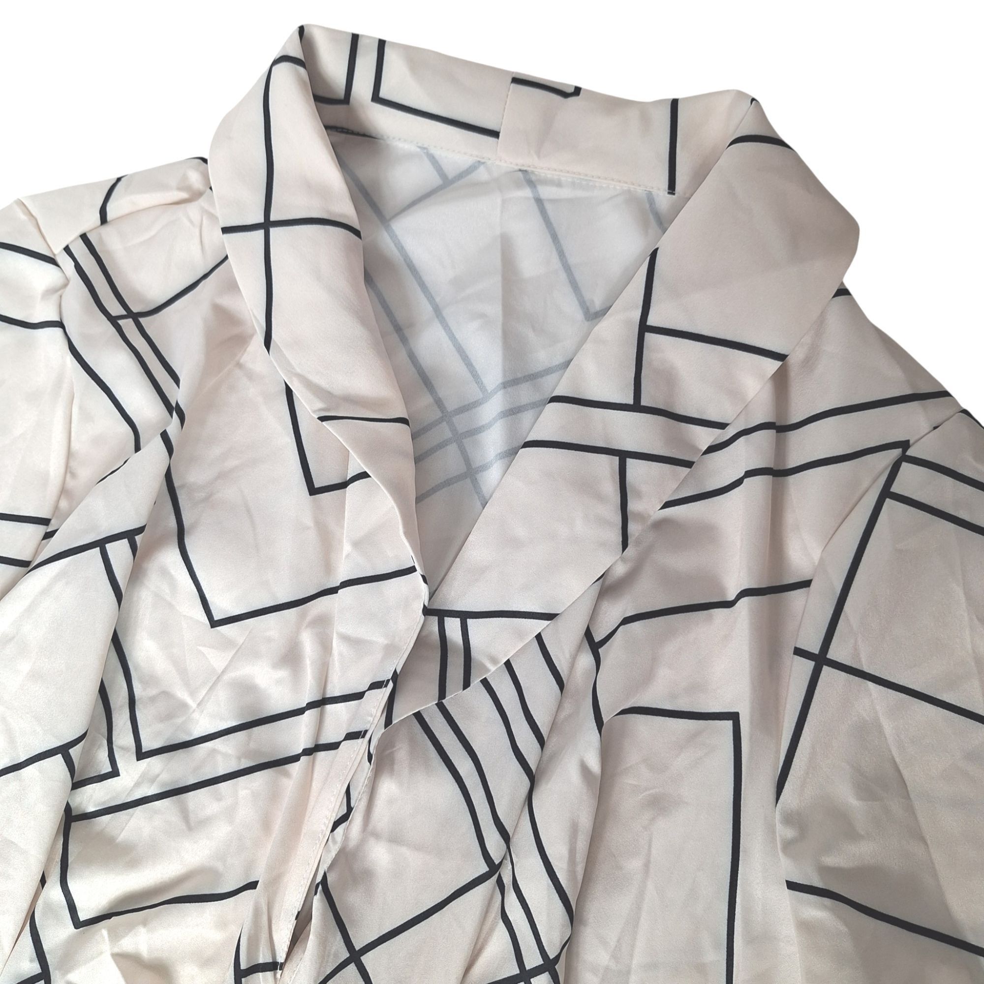 Shein SHEIN CURVE Geometric Print Wrap Blouse Short Sleeve V-Neck Size XL / US 12-14 / IT 48-50 - 1 Thumbnail