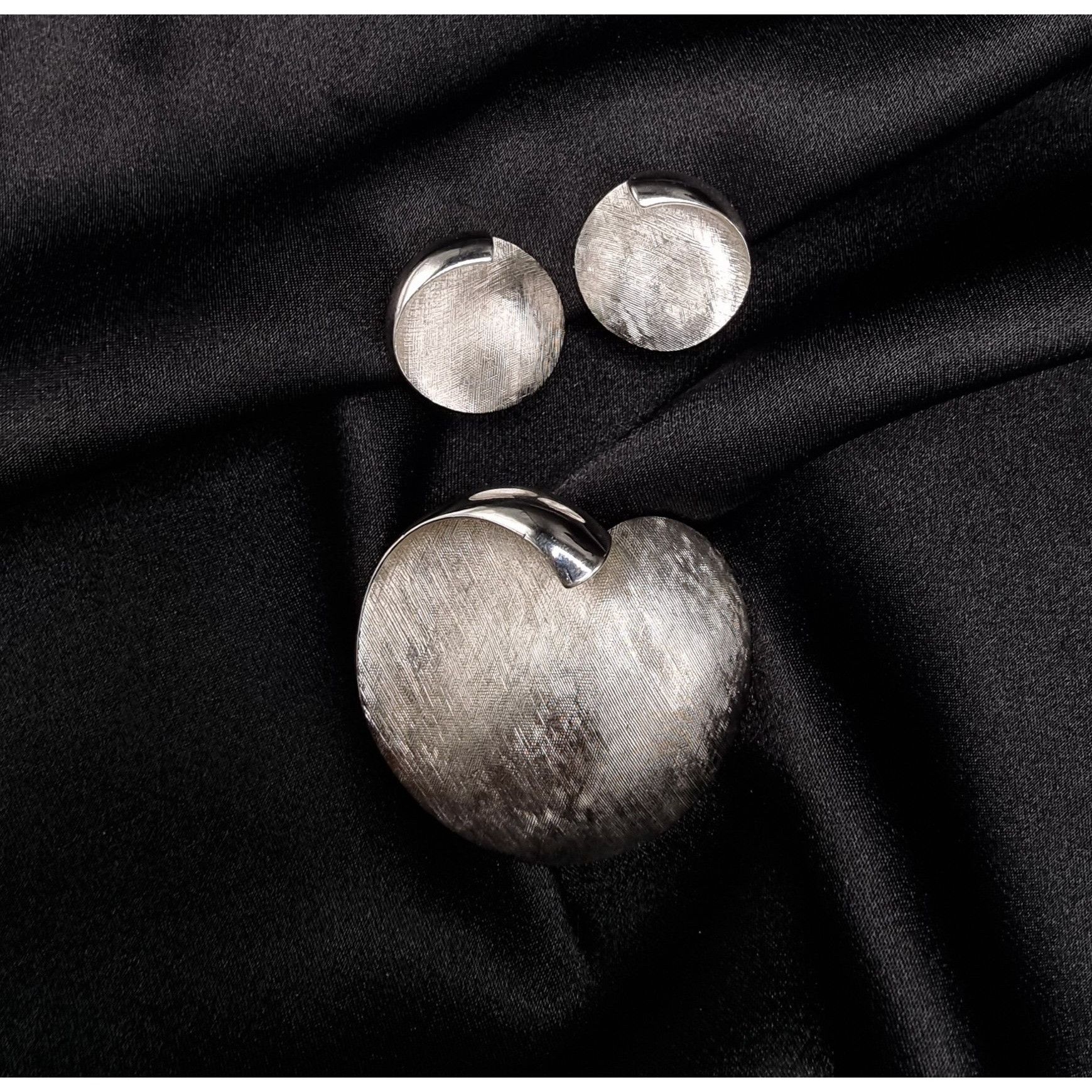Vintage Vintage Crown Trifari 1960s Brooch & Earrings Set Silver-Ton Size ONE SIZE - 7 Thumbnail
