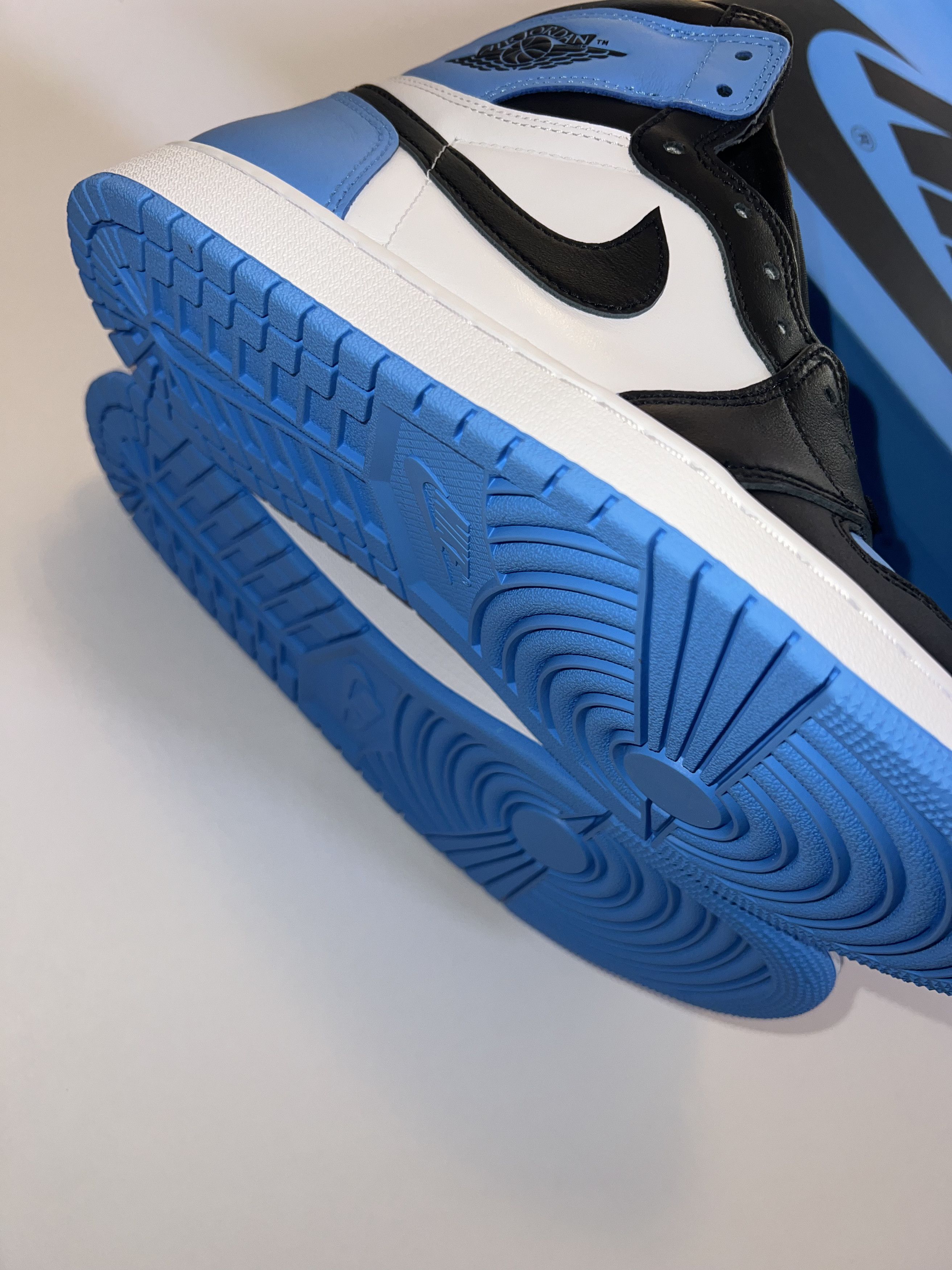 Jordan Brand × Nike Jordan 1 Retro OG High UNC Toe University Blue Size US 9.5 / EU 42-43 - 6 Thumbnail
