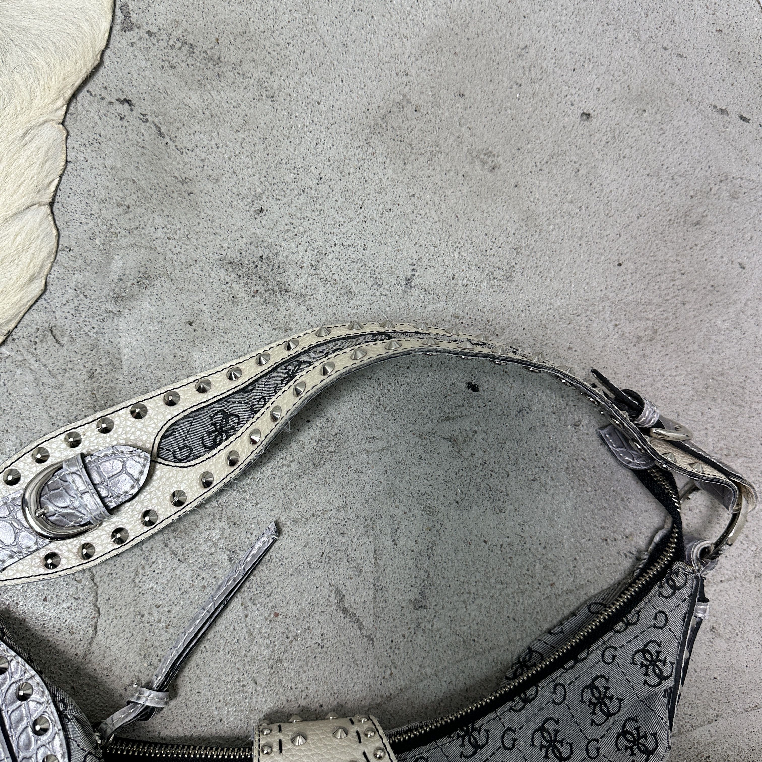 Guess Vintage Avant Garde Guess Hobo Monogram Silver Bag Y2K Size ONE SIZE - 4 Thumbnail