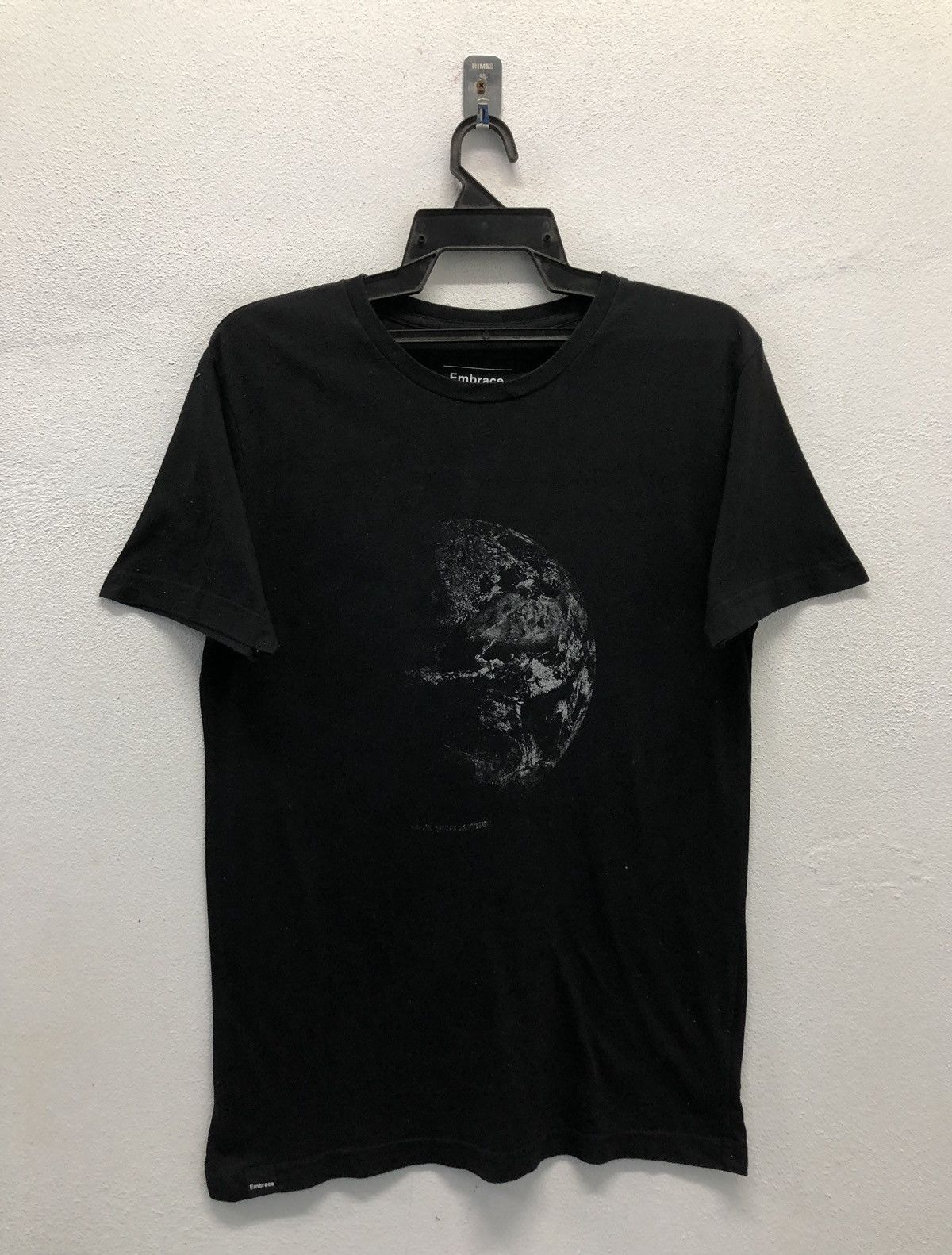 Vintage Vintage Embrace The Planet T-Shirt Size US S / EU 44-46 / 1 - 1 Thumbnail