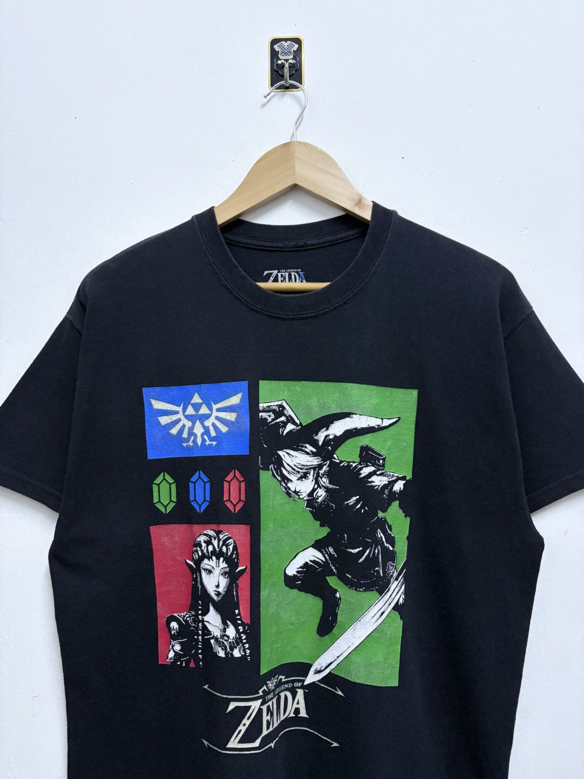 Playstation 2000's The Legend of Zelda by Geeknet / Nintendo T-Shirt Size US M / EU 48-50 / 2 - 3 Thumbnail