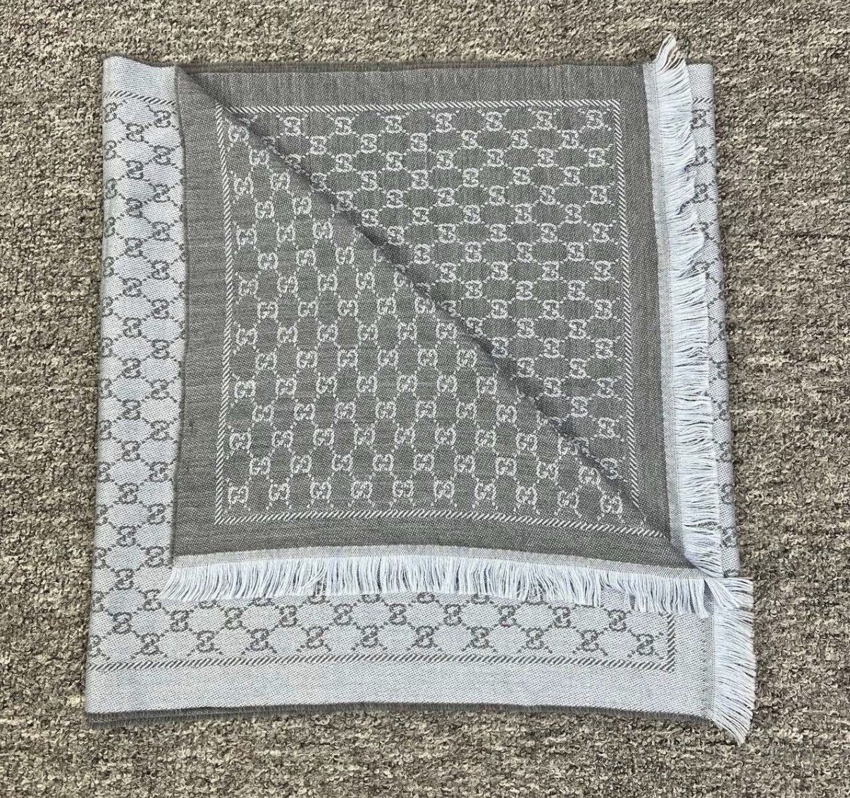 Gucci Beige Patterned Scarf with Fringe Size ONE SIZE - 1 Thumbnail