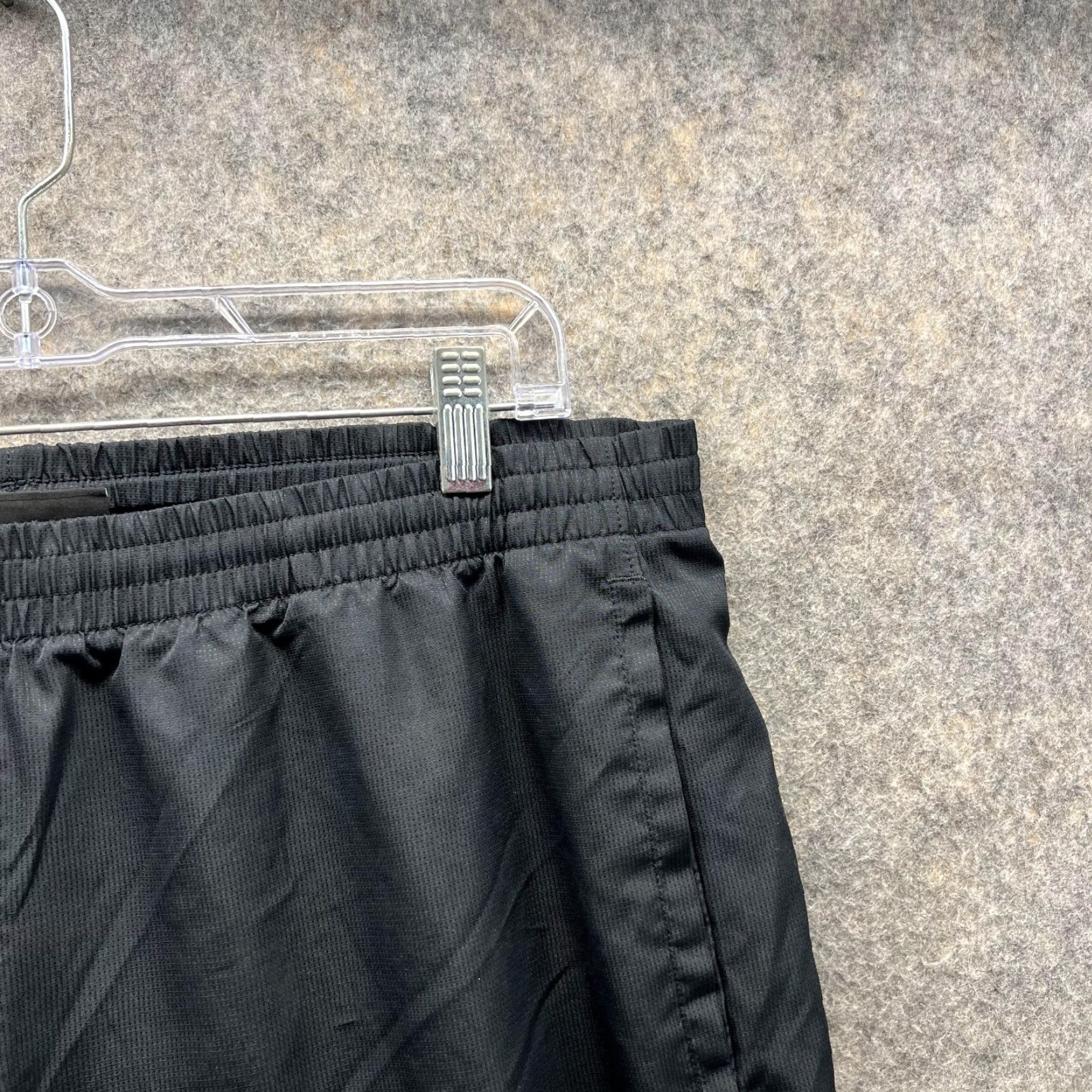 Under Armour Under Armour Sweatpants Men XL Black Athletic Training Loose Tapered Pockets Size US 36 / EU 52 - 6 Thumbnail